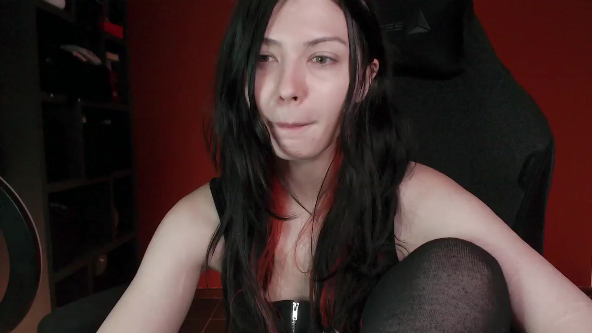 Gallery image thumbnail from RoomToAvoid's myfreecams stream on, 11/05/2024, 01:20 image 5 of 20