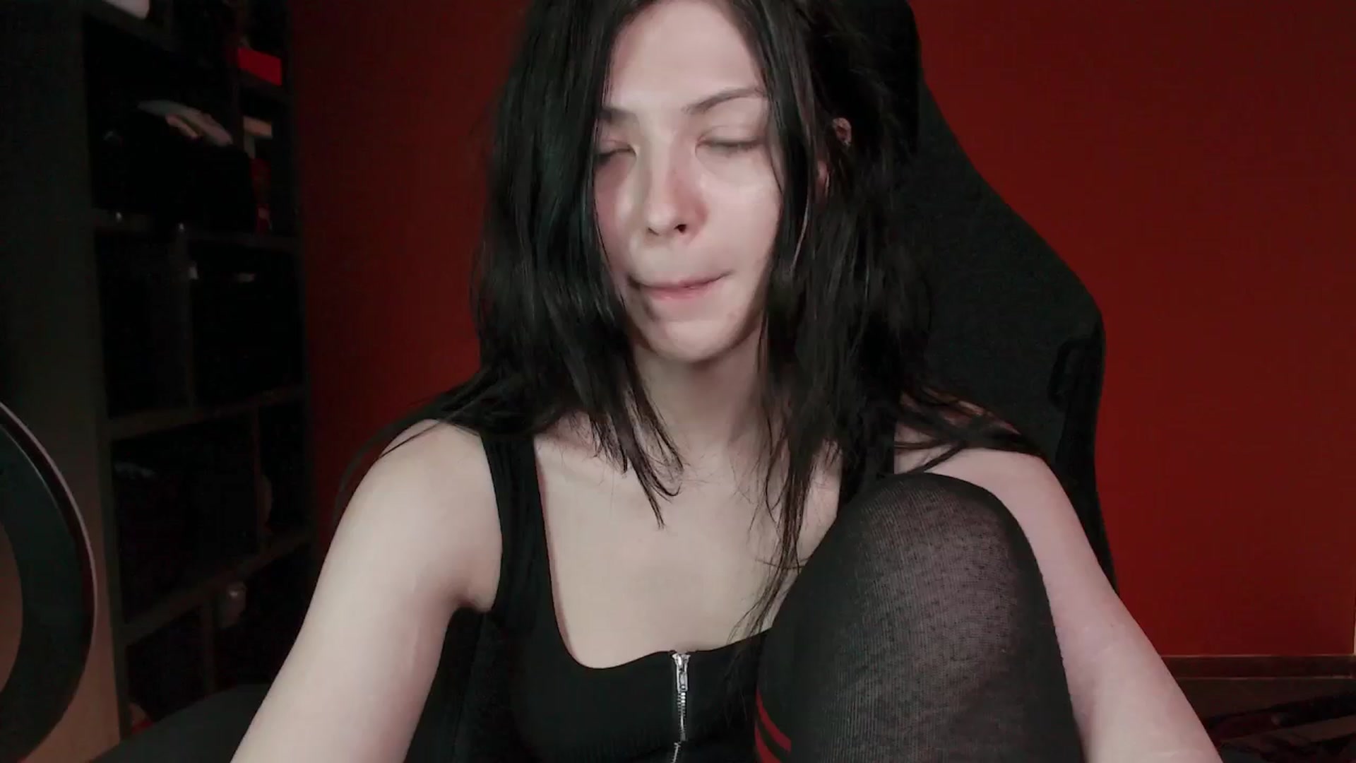 Gallery image thumbnail from RoomToAvoid's myfreecams stream on, 11/05/2024, 01:20 image 3 of 20