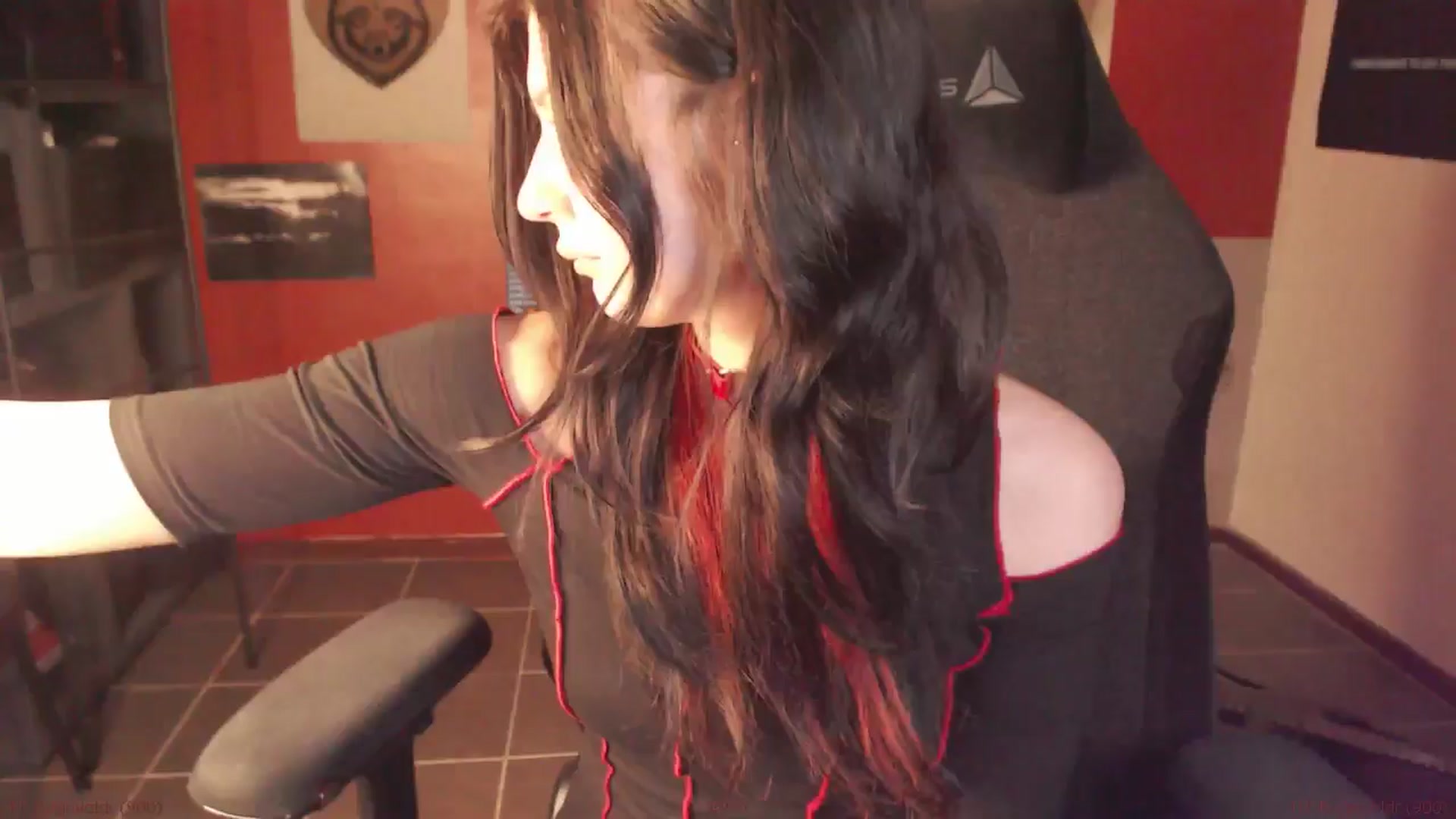 Gallery image thumbnail from RoomToAvoid's myfreecams stream on, 11/08/2024, 06:39 image 5 of 20