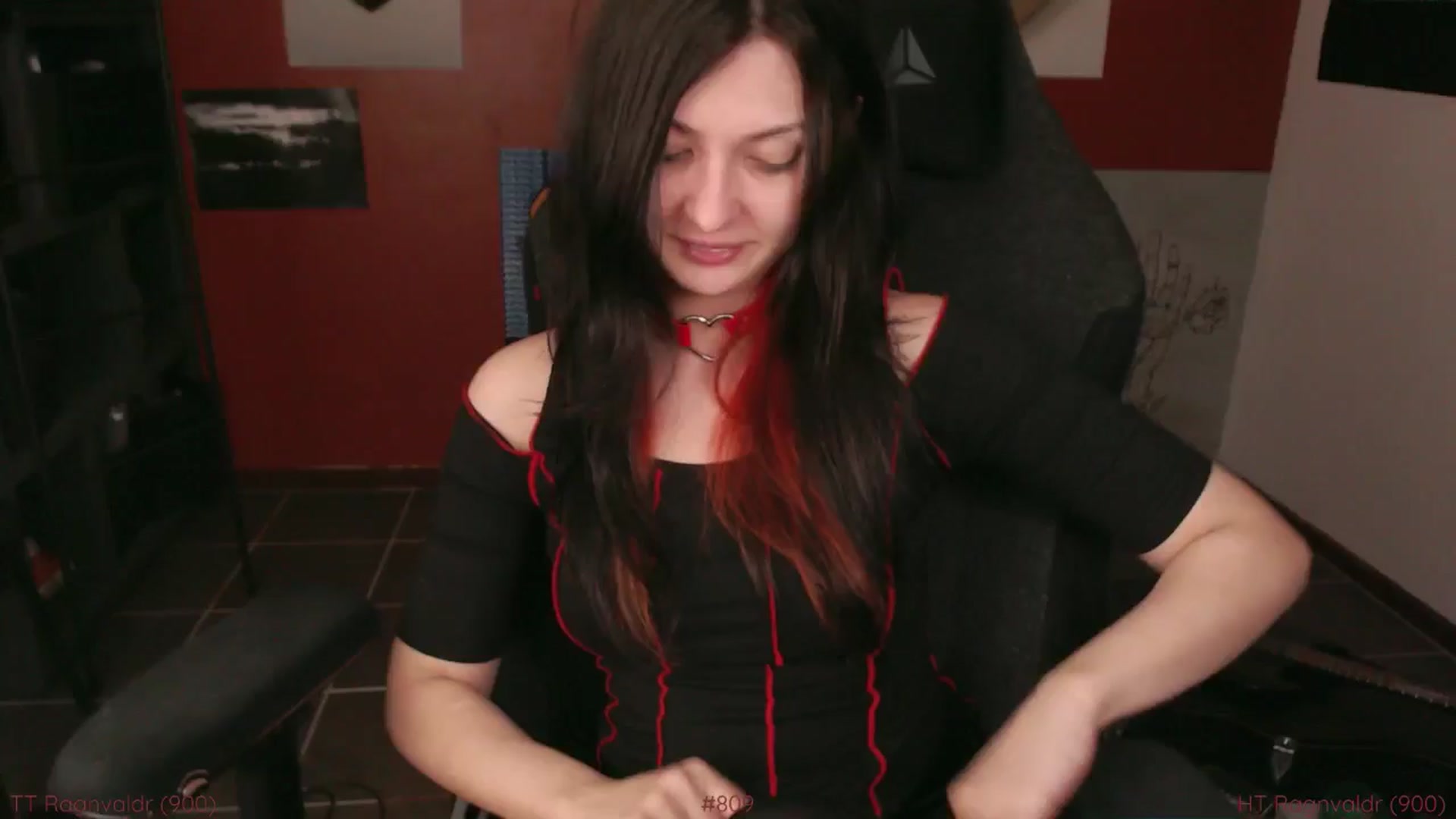 Gallery image thumbnail from RoomToAvoid's myfreecams stream on, 11/08/2024, 07:20 image 15 of 20