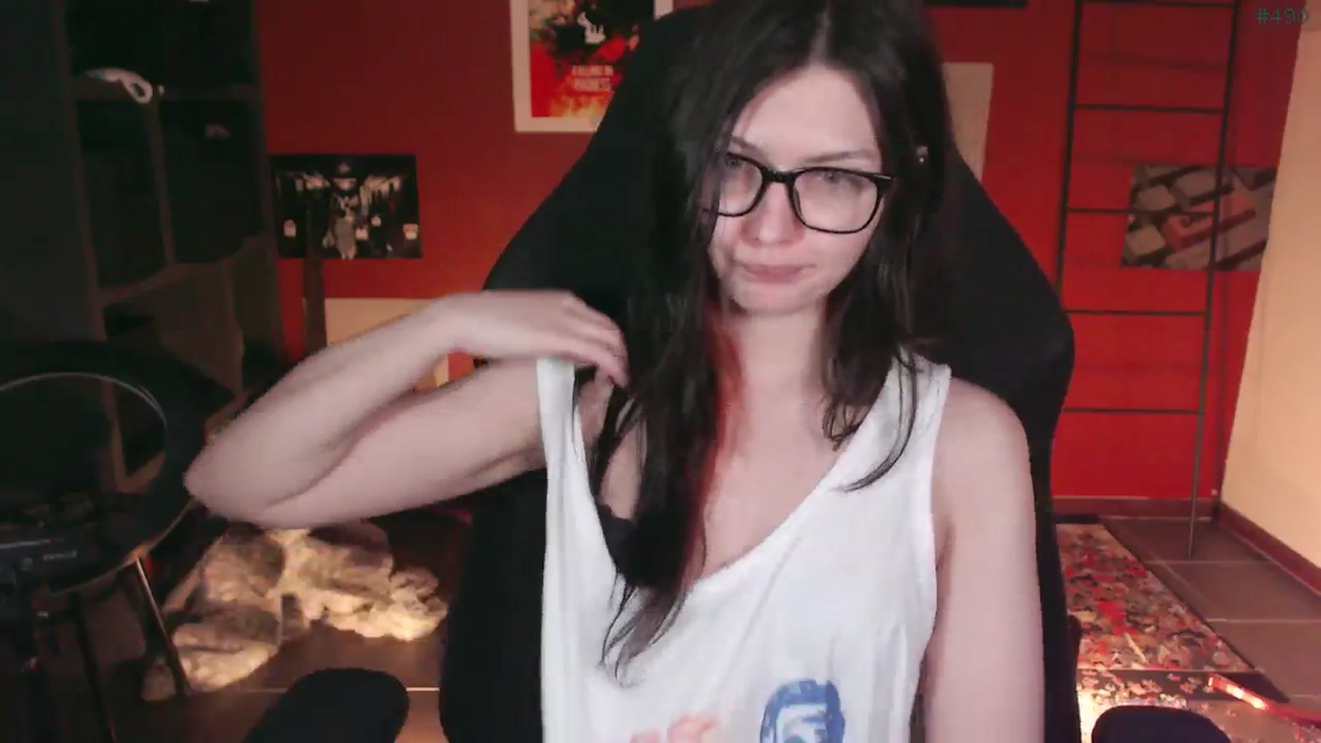 Gallery image thumbnail from RoomToAvoid's myfreecams stream on, 12/02/2024, 07:14 image 16 of 20