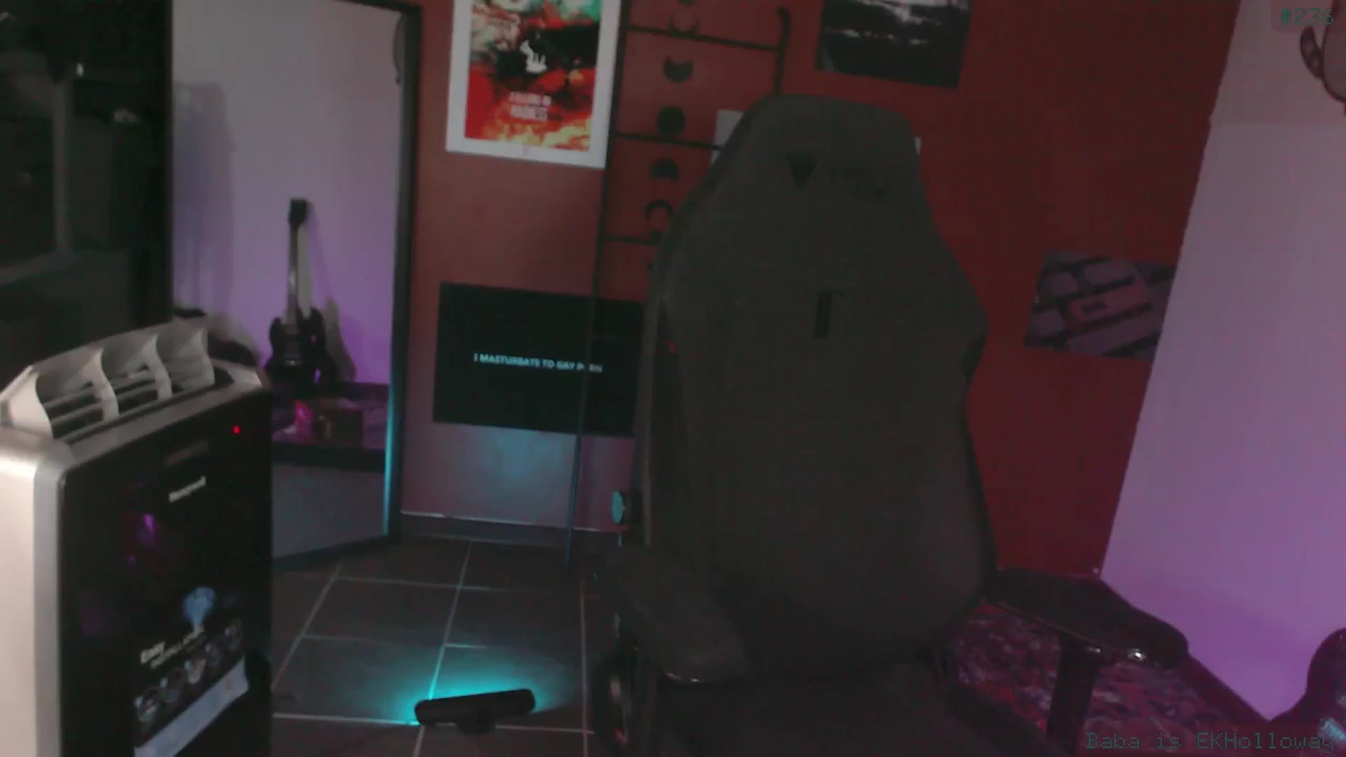 Gallery image thumbnail from RoomToAvoid's myfreecams stream on, 12/09/2024, 09:06 image 9 of 20
