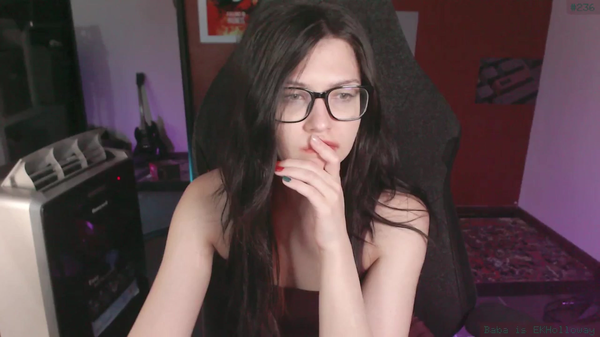 Gallery image thumbnail from RoomToAvoid's myfreecams stream on, 12/09/2024, 09:06 image 5 of 20