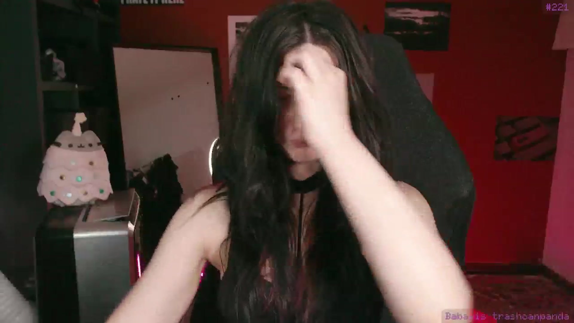 Gallery image thumbnail from RoomToAvoid's myfreecams stream on, 12/13/2024, 05:54 image 15 of 20