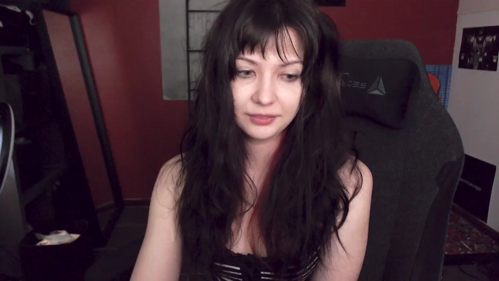 Gallery image thumbnail from RoomToAvoid's myfreecams stream on, 12/22/2024, 01:29 image 1 of 20