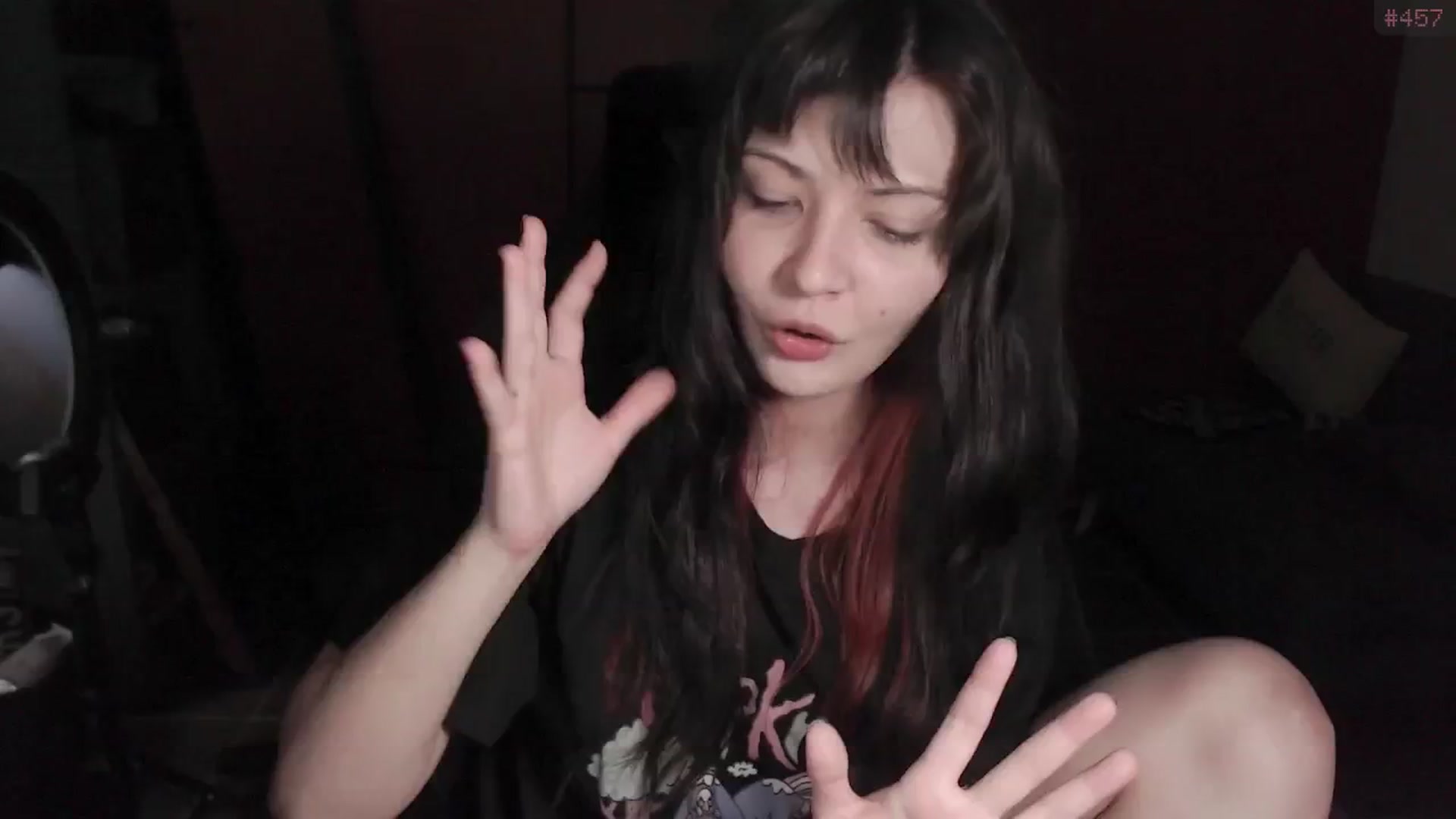 Gallery image thumbnail from RoomToAvoid's myfreecams stream on, 01/08/2025, 02:27 image 6 of 20