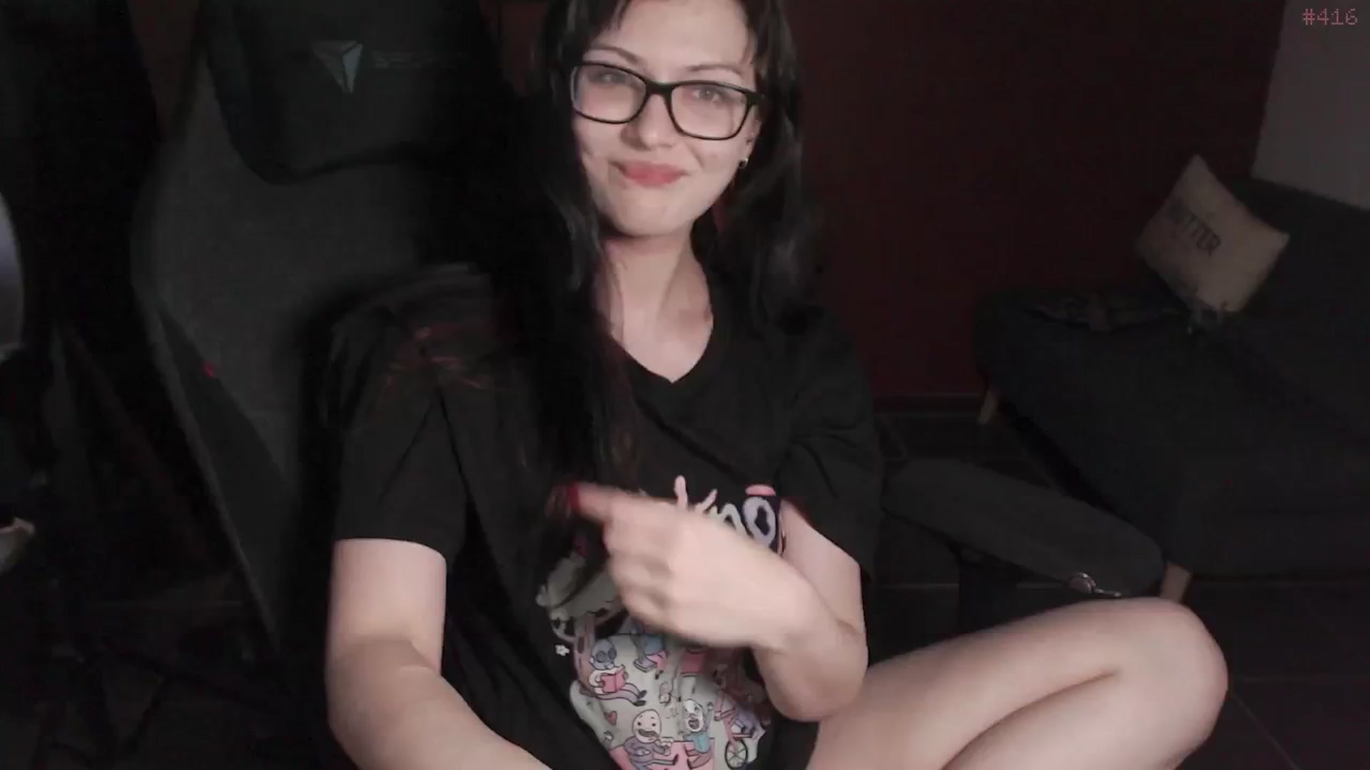 Gallery image thumbnail from RoomToAvoid's myfreecams stream on, 01/08/2025, 02:27 image 16 of 20
