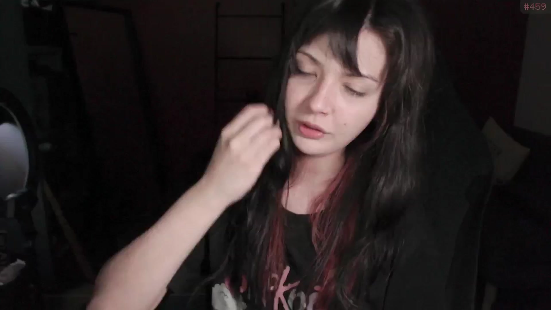 Gallery image thumbnail from RoomToAvoid's myfreecams stream on, 01/08/2025, 02:27 image 4 of 20