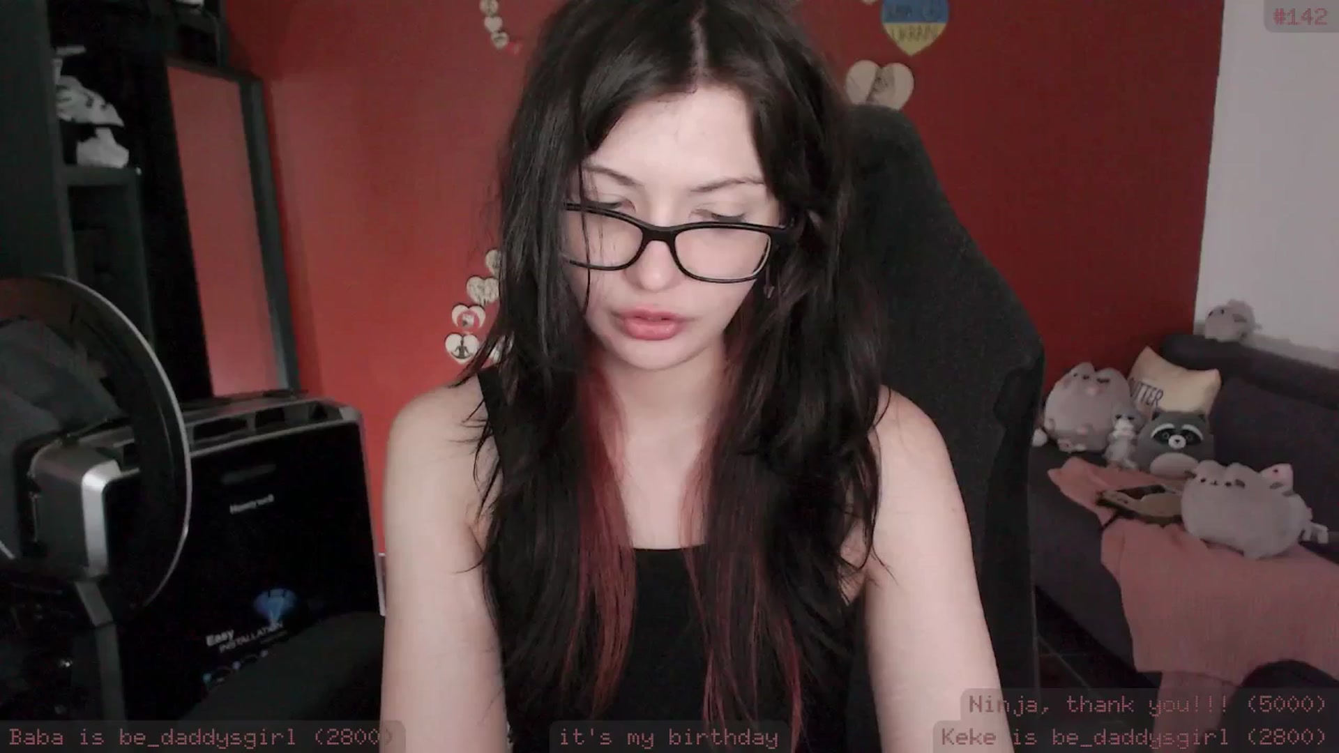 Gallery image thumbnail from RoomToAvoid's myfreecams stream on, 01/12/2025, 04:11 image 13 of 20