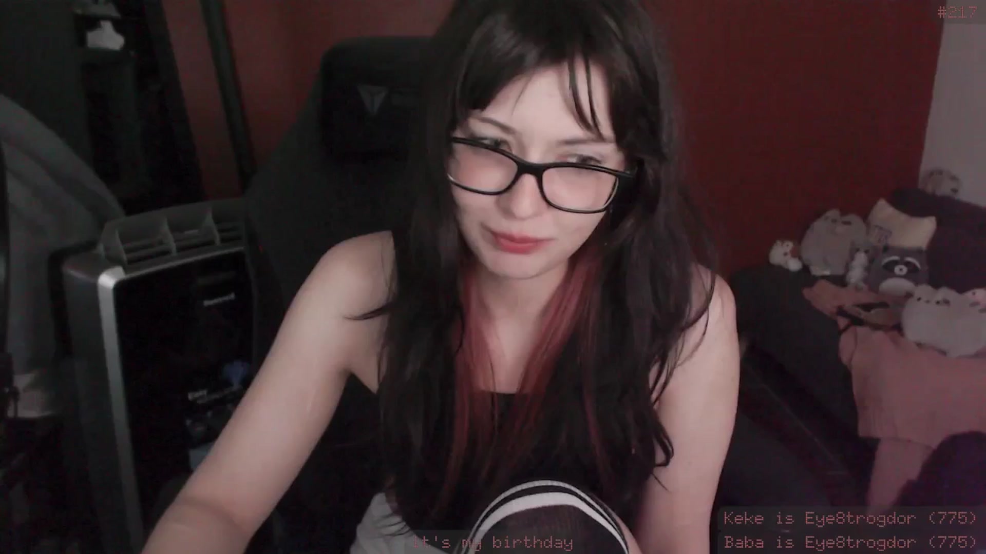 Gallery image thumbnail from RoomToAvoid's myfreecams stream on, 01/12/2025, 04:11 image 4 of 20