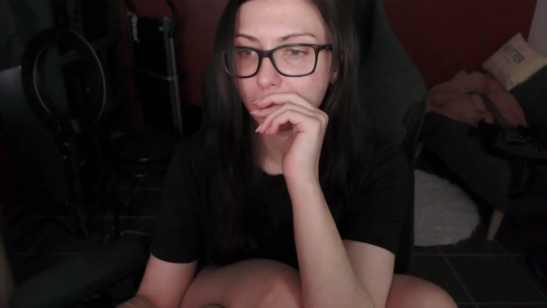 Gallery image thumbnail from RoomToAvoid's myfreecams stream on, 02/17/2025, 09:22 image 1 of 20
