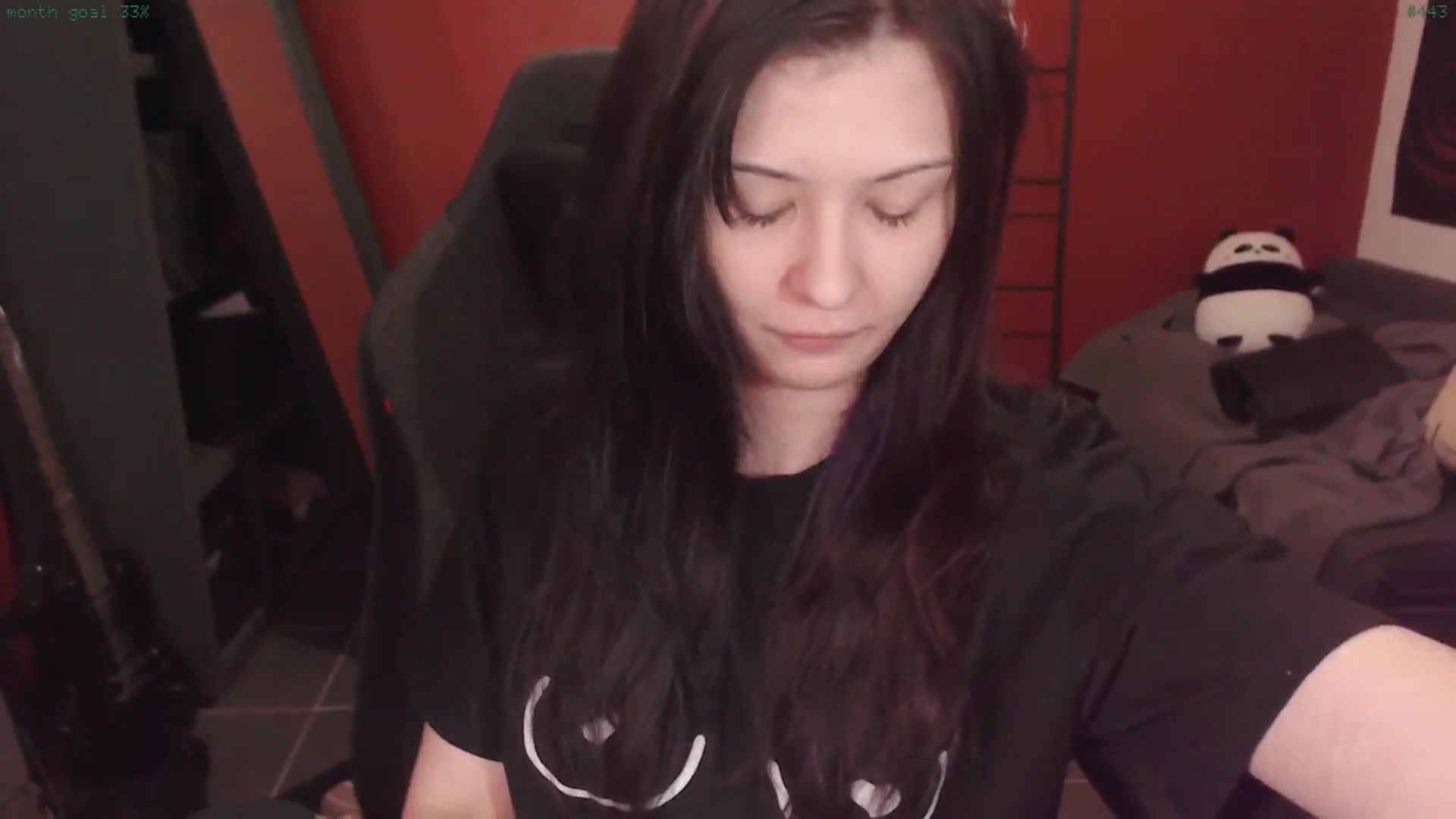 Gallery image thumbnail from RoomToAvoid's myfreecams stream on, 04/18/2025, 06:22 image 16 of 20
