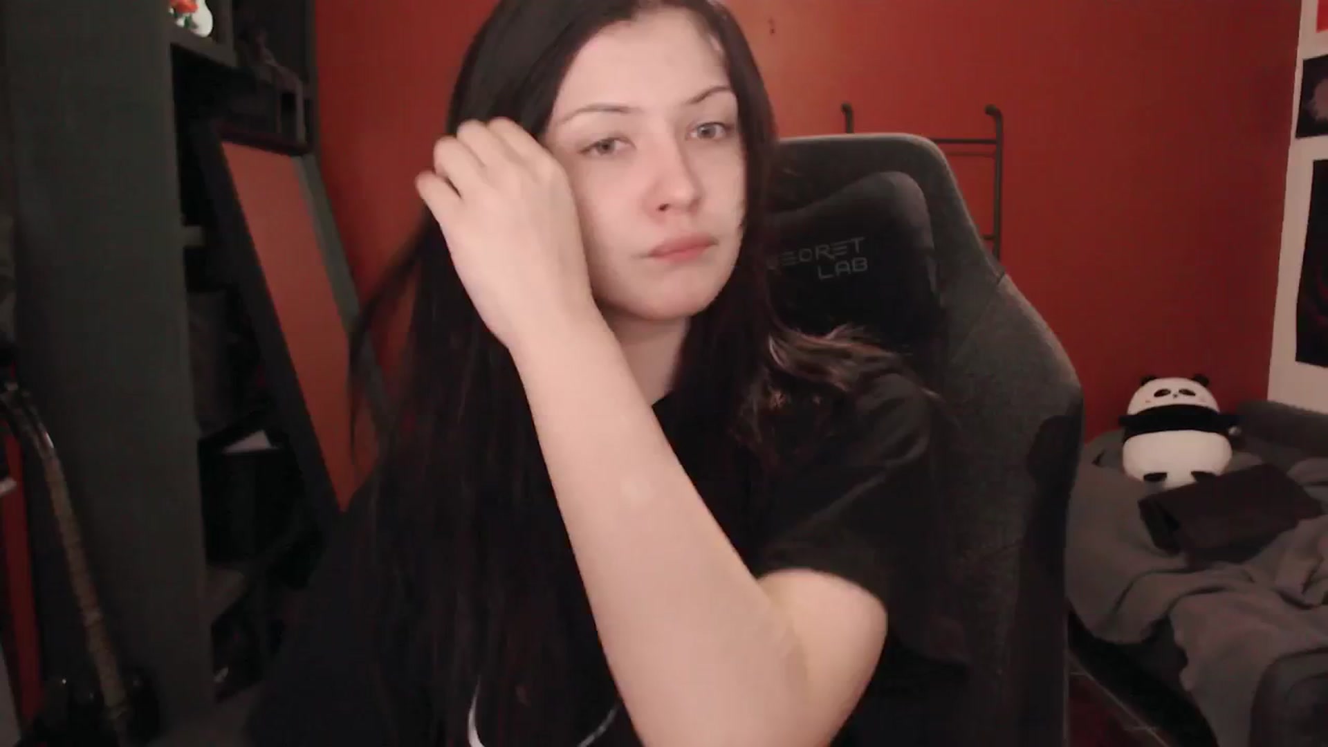 Gallery image thumbnail from RoomToAvoid's myfreecams stream on, 04/18/2025, 06:22 image 1 of 20