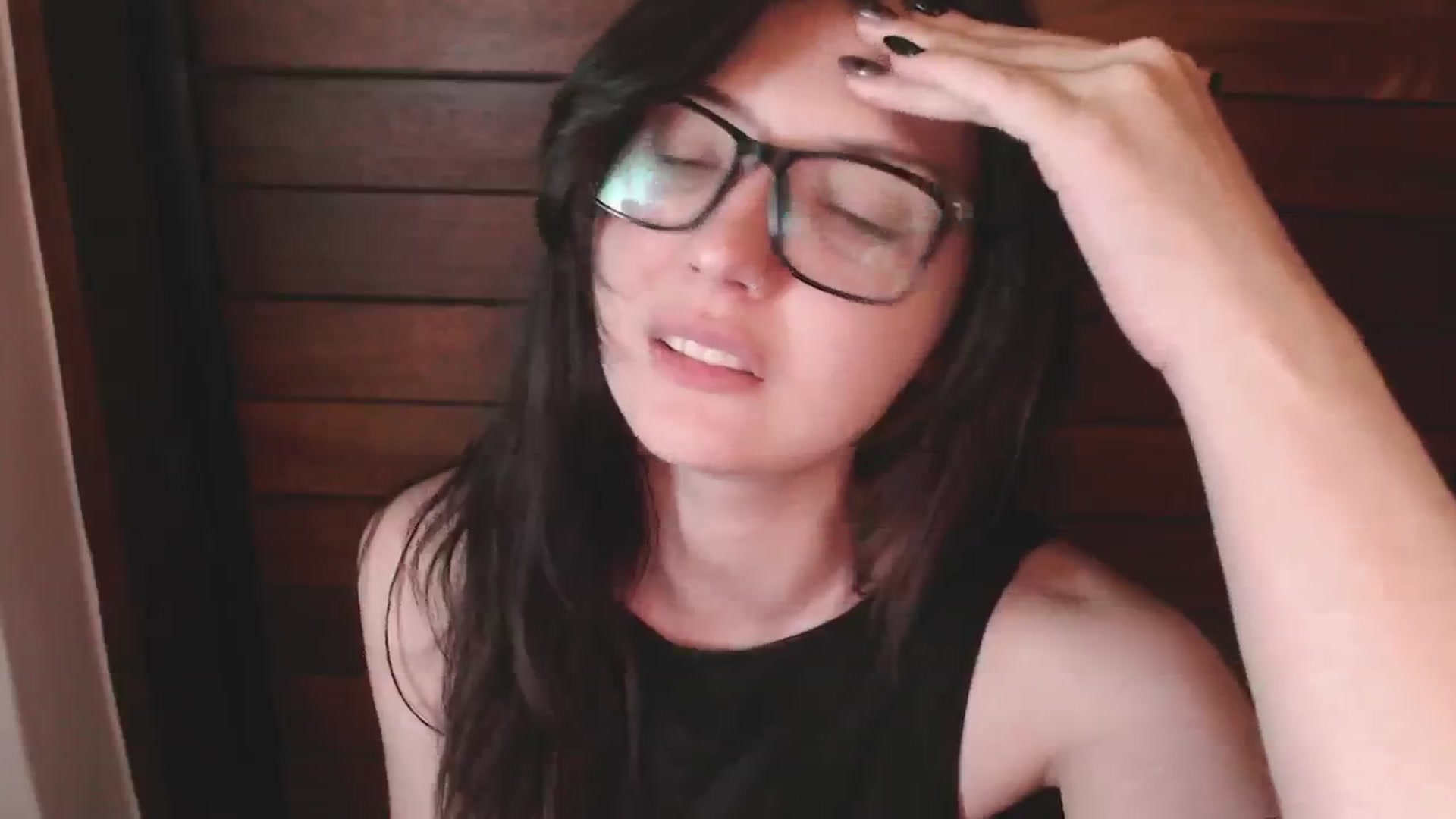 Gallery image thumbnail from RoomToAvoid's myfreecams stream on, 04/28/2025, 11:10 image 17 of 20