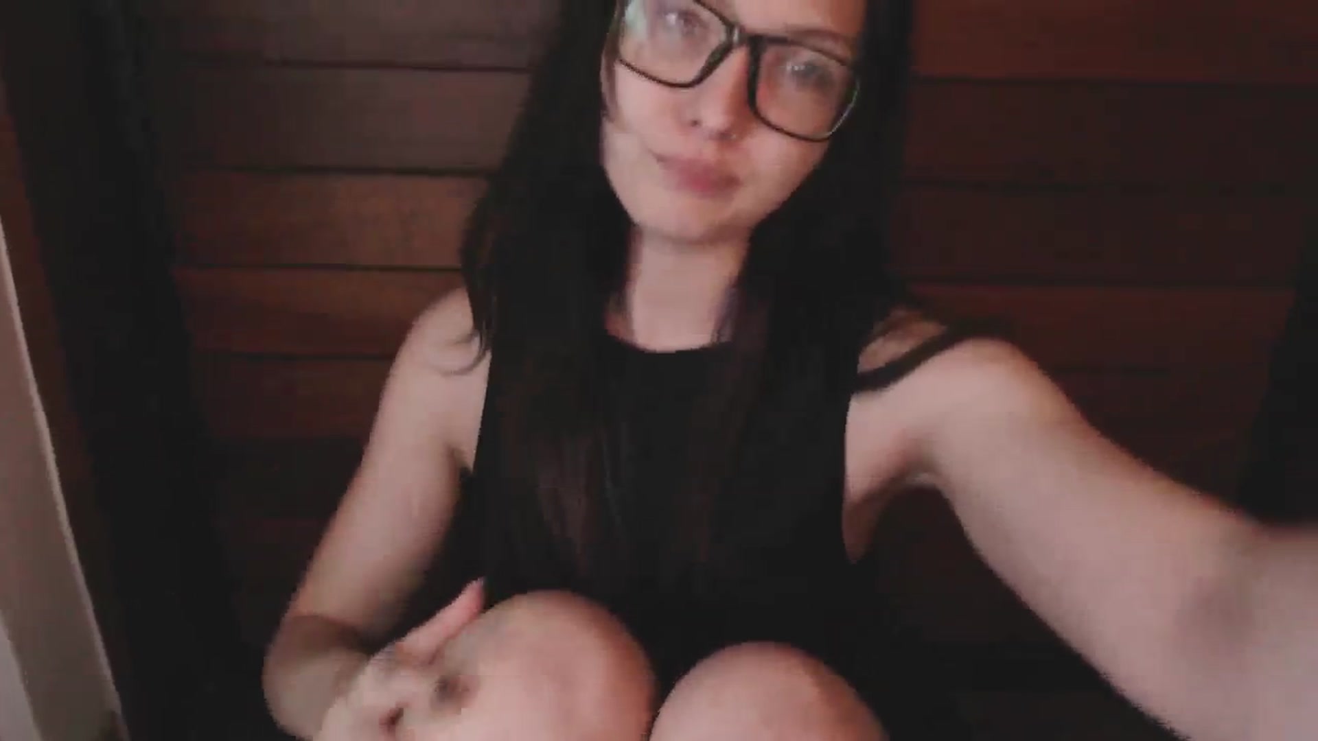 Gallery image thumbnail from RoomToAvoid's myfreecams stream on, 04/28/2025, 11:10 image 14 of 20