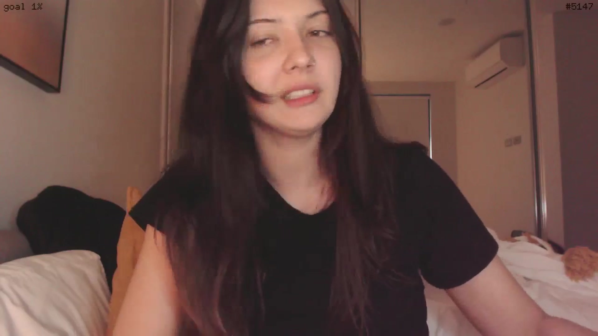 Gallery image thumbnail from RoomToAvoid's myfreecams stream on, 05/04/2025, 05:24 image 5 of 20