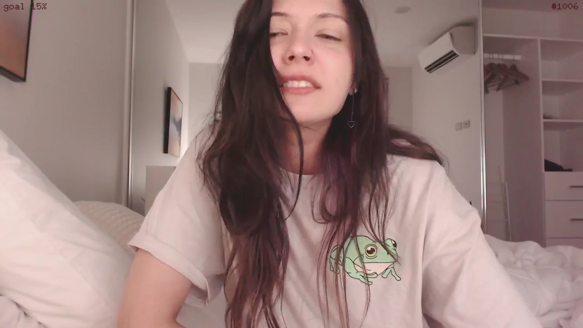 Gallery image thumbnail from RoomToAvoid's myfreecams stream on, 05/08/2025, 04:33 image 12 of 20