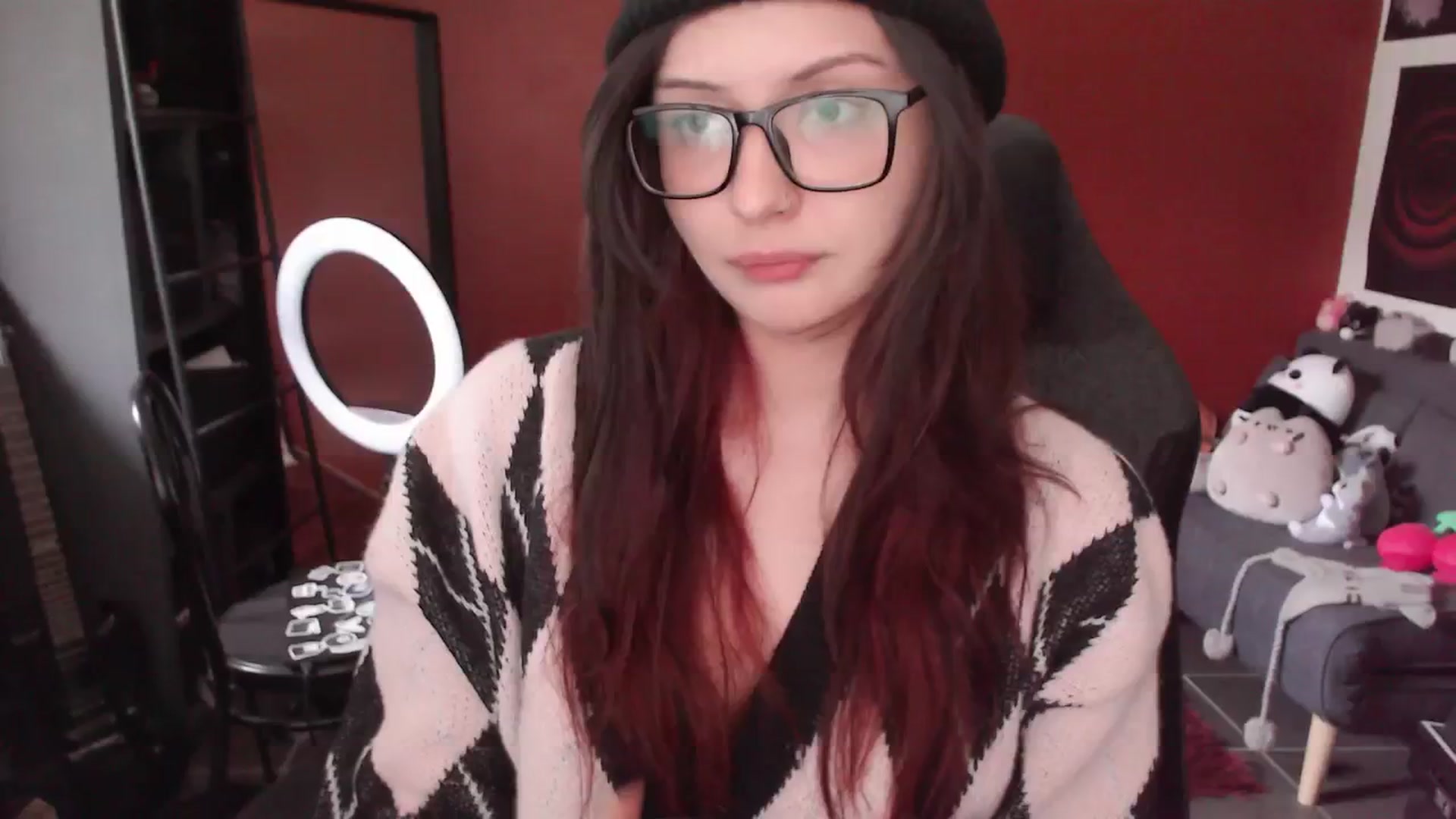 Gallery image thumbnail from RoomToAvoid's myfreecams stream on, 05/16/2025, 04:56 image 4 of 20