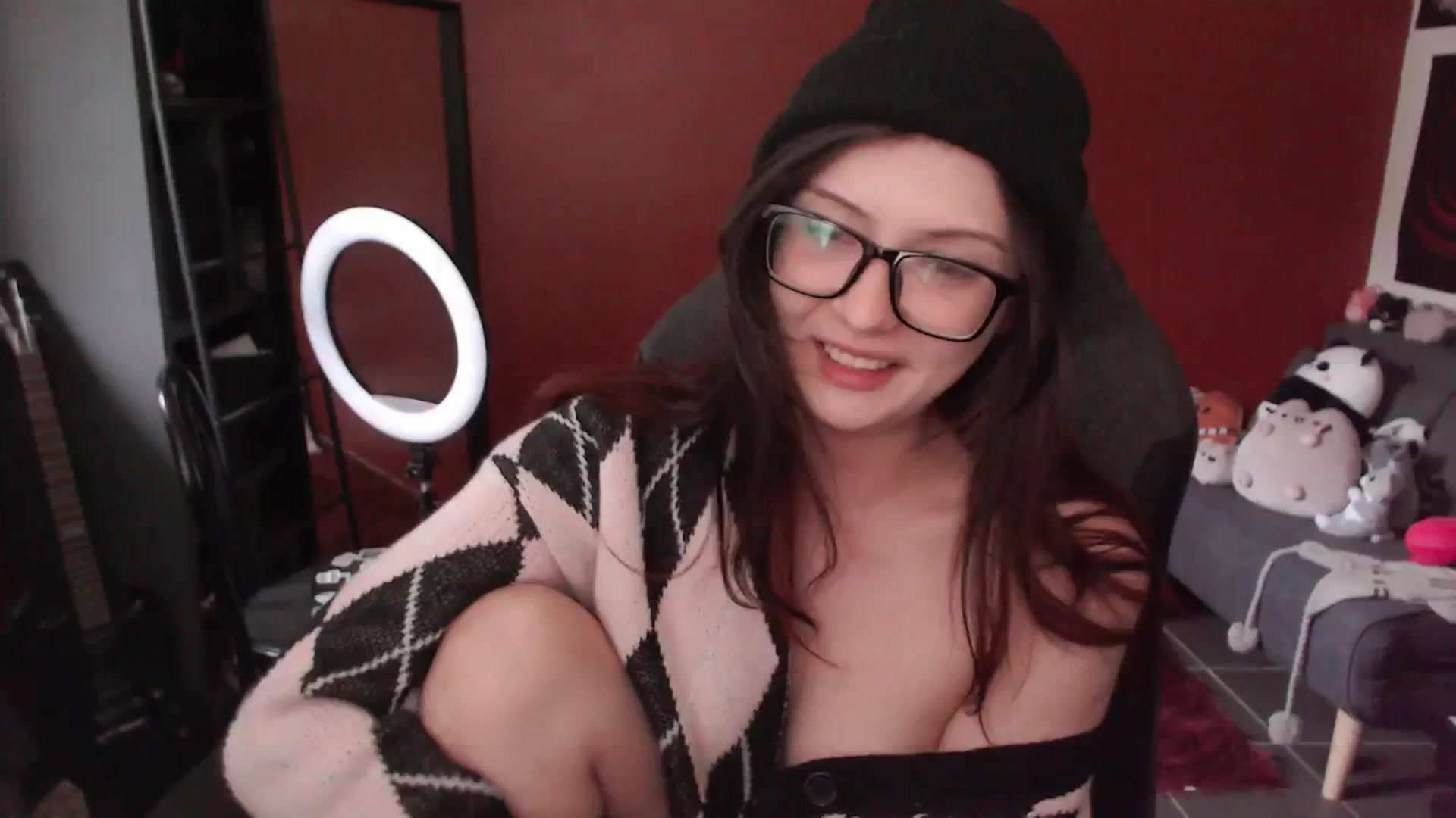 Gallery image thumbnail from RoomToAvoid's myfreecams stream on, 05/16/2025, 04:56 image 2 of 20