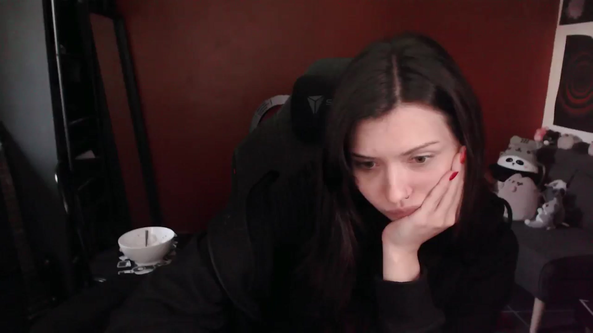 Gallery image thumbnail from RoomToAvoid's myfreecams stream on, 05/18/2025, 07:27 image 19 of 20