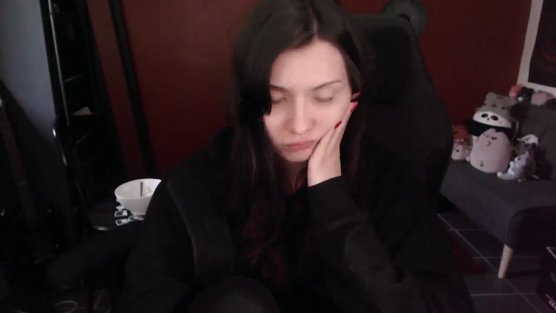 Gallery image thumbnail from RoomToAvoid's myfreecams stream on, 05/18/2025, 07:27 image 16 of 20
