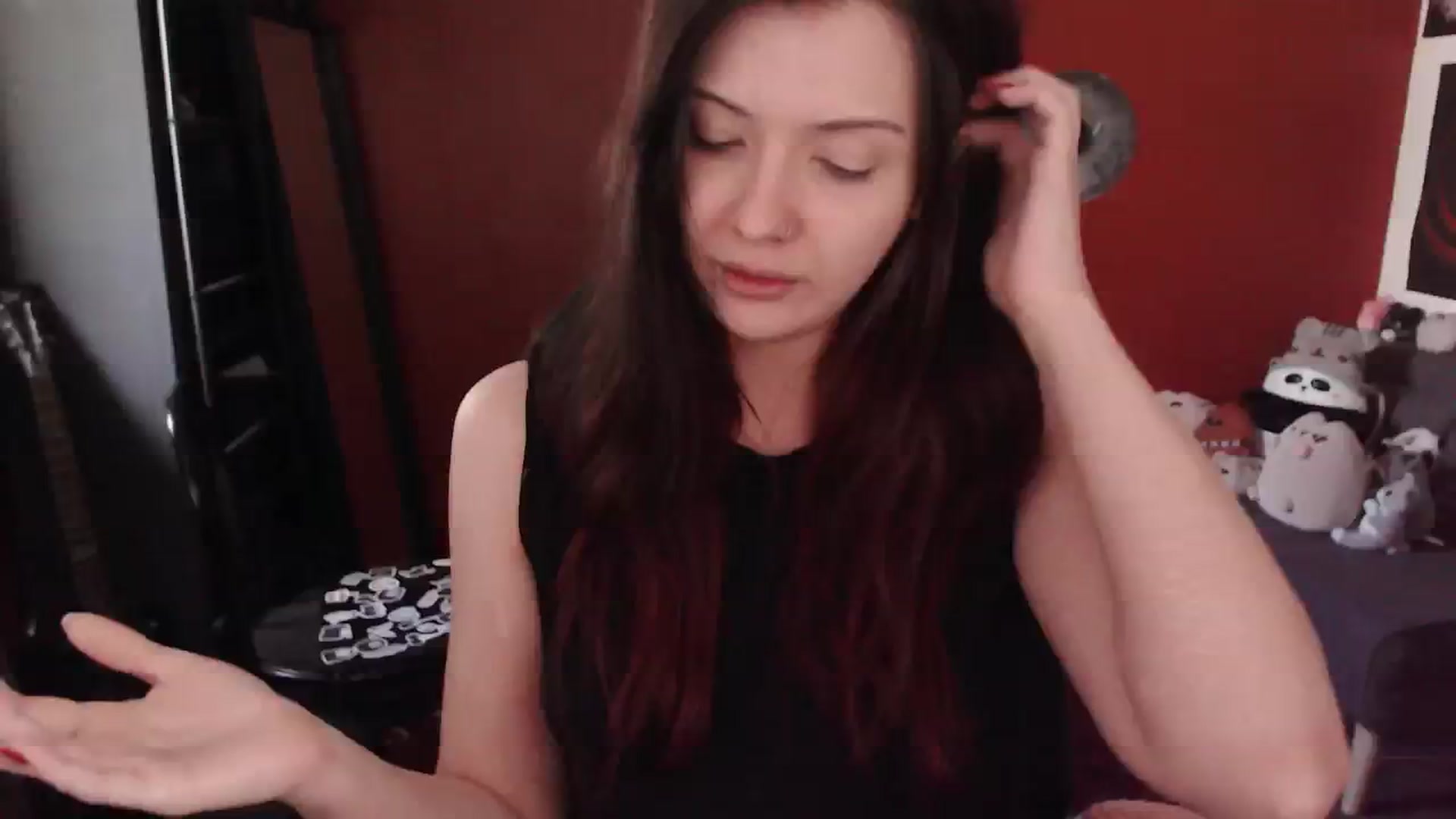 Gallery image thumbnail from RoomToAvoid's myfreecams stream on, 05/18/2025, 07:27 image 8 of 20