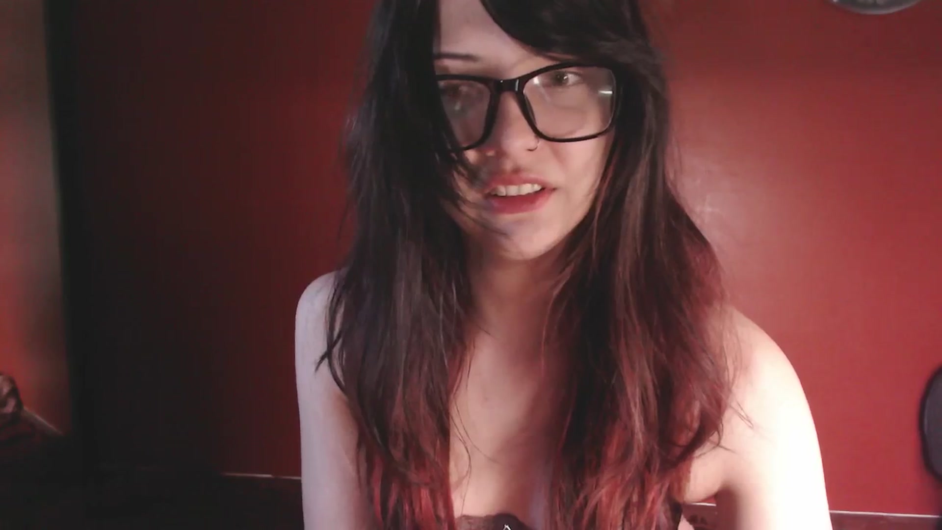 Gallery image thumbnail from RoomToAvoid's myfreecams stream on, 05/19/2025, 05:57 image 8 of 20