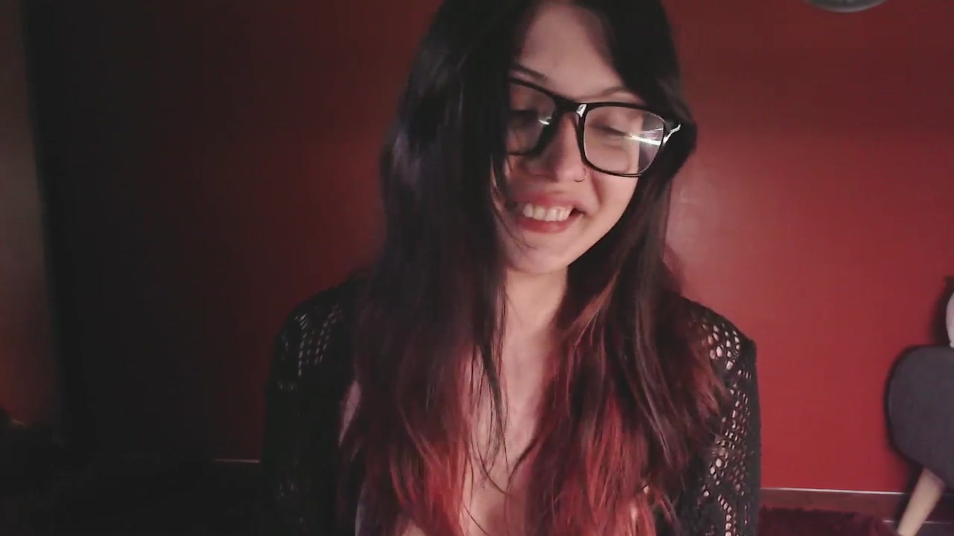 Gallery image thumbnail from RoomToAvoid's myfreecams stream on, 05/19/2025, 05:57 image 18 of 20