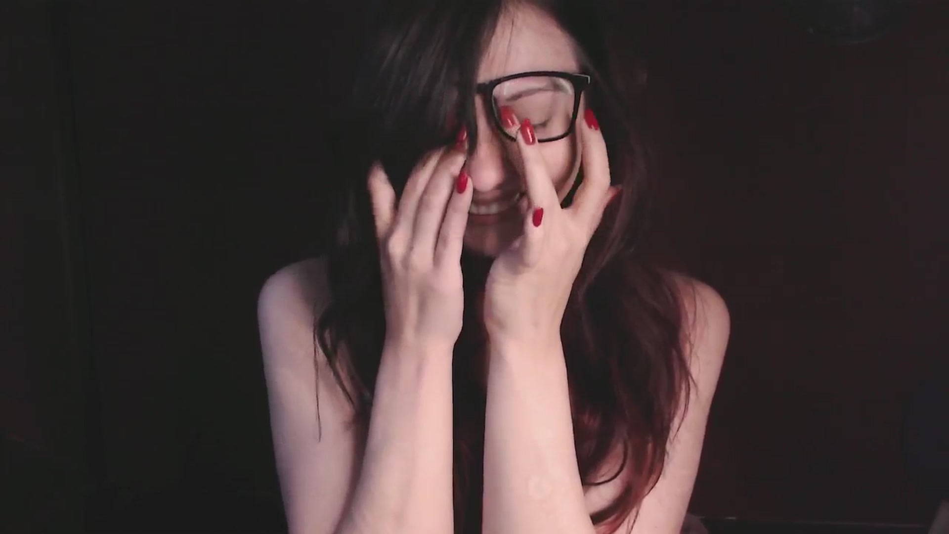 Gallery image thumbnail from RoomToAvoid's myfreecams stream on, 05/20/2025, 01:48 image 3 of 20