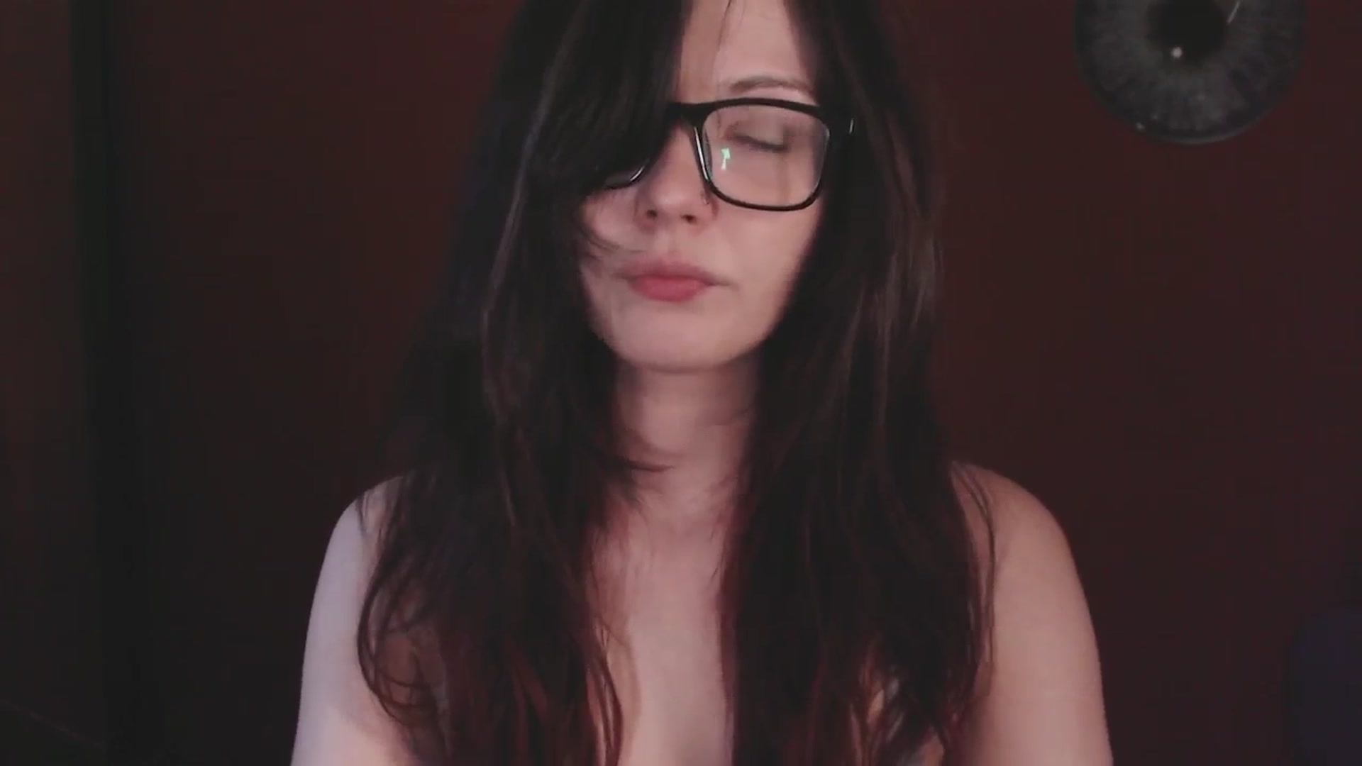 Gallery image thumbnail from RoomToAvoid's myfreecams stream on, 05/20/2025, 01:48 image 19 of 20