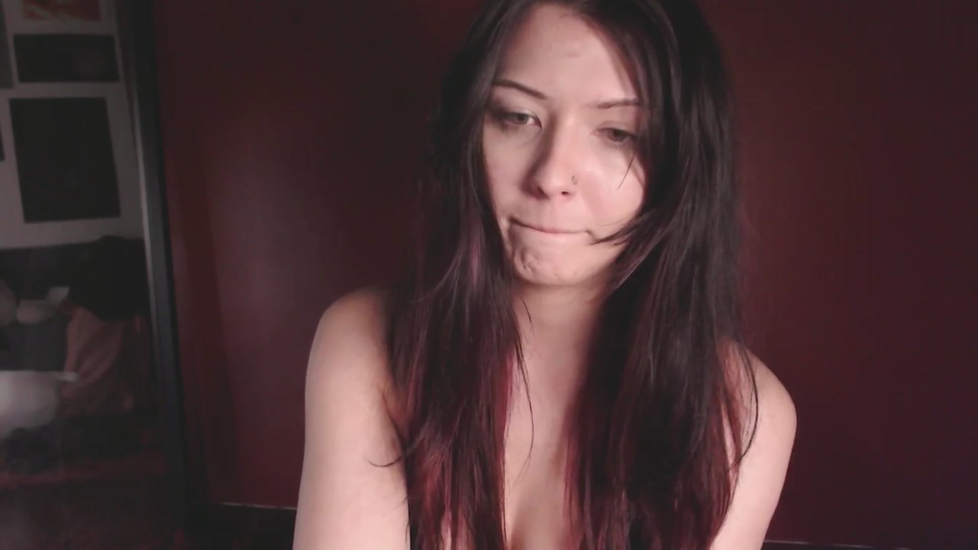 Gallery image thumbnail from RoomToAvoid's myfreecams stream on, 05/26/2025, 01:45 image 17 of 20