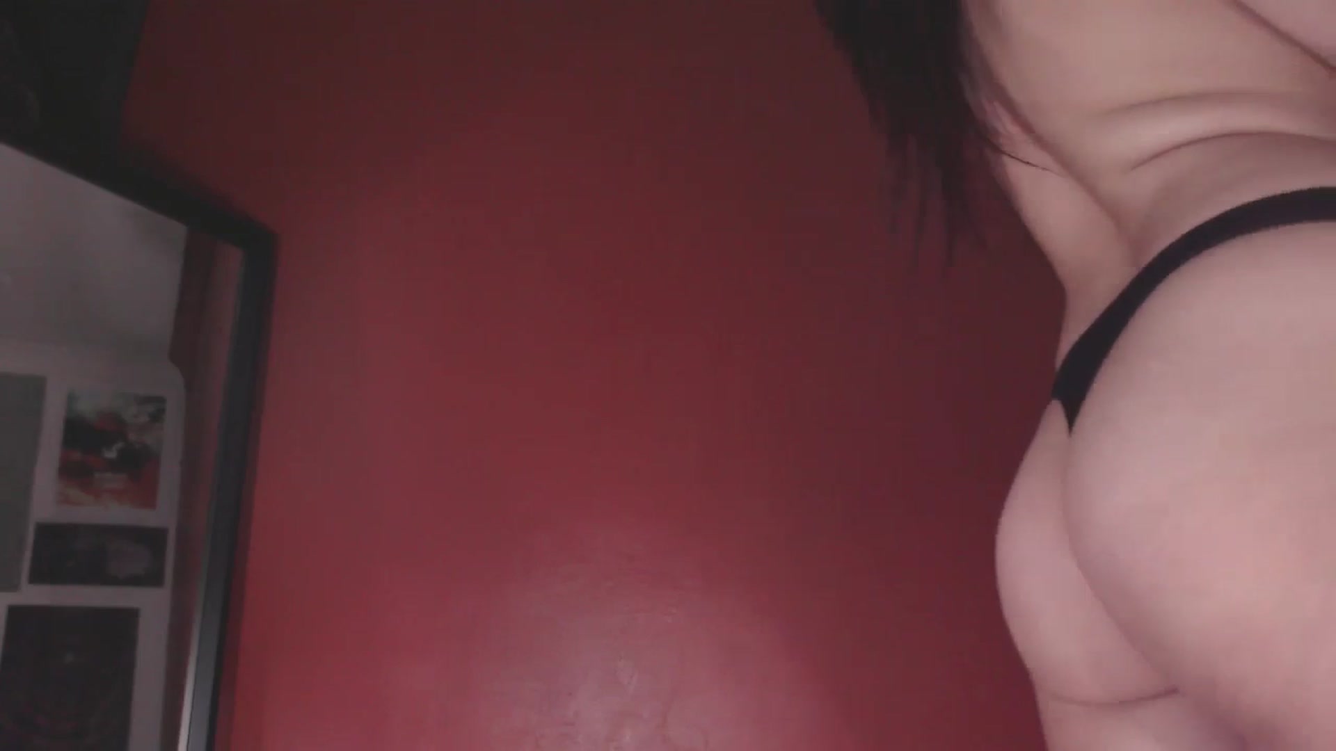 Gallery image thumbnail from RoomToAvoid's myfreecams stream on, 05/26/2025, 04:31 image 10 of 20
