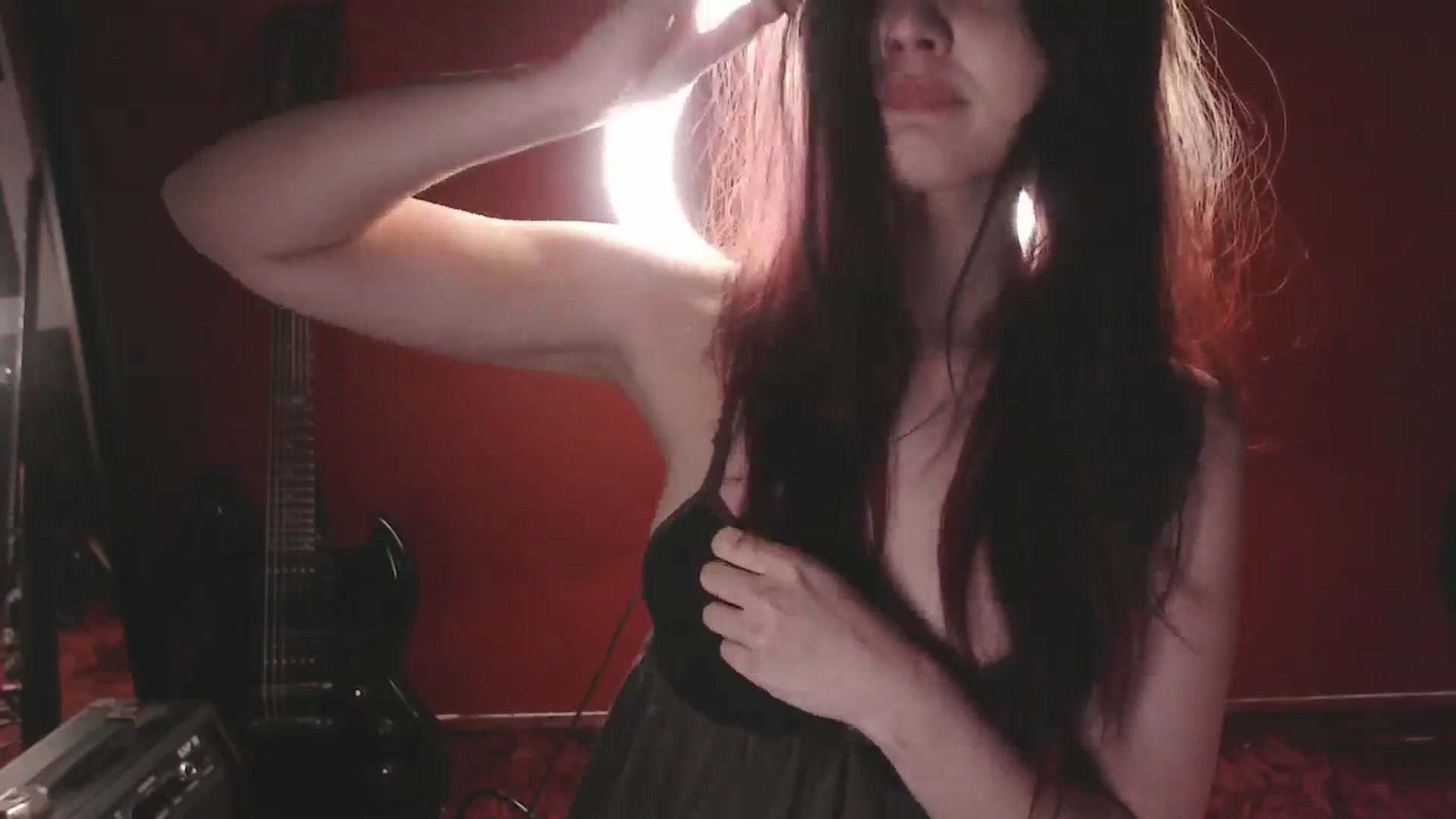Gallery image thumbnail from RoomToAvoid's myfreecams stream on, 05/26/2025, 06:20 image 18 of 20