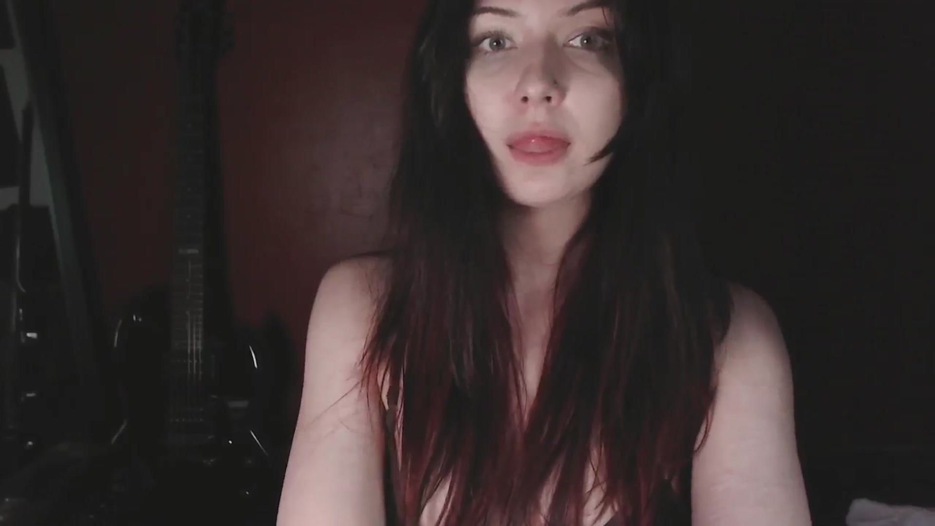 Gallery image thumbnail from RoomToAvoid's myfreecams stream on, 05/26/2025, 06:20 image 16 of 20