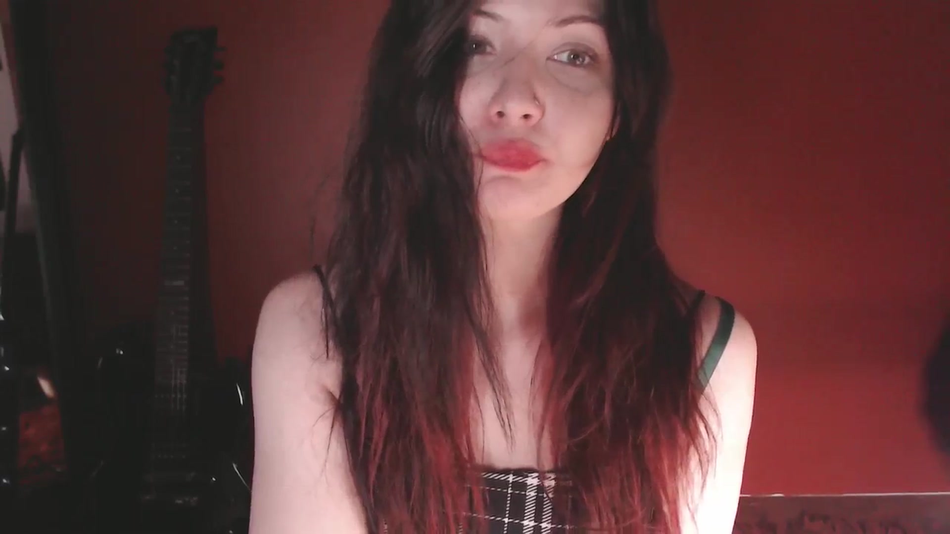 Gallery image thumbnail from RoomToAvoid's myfreecams stream on, 05/27/2025, 06:16 image 7 of 20
