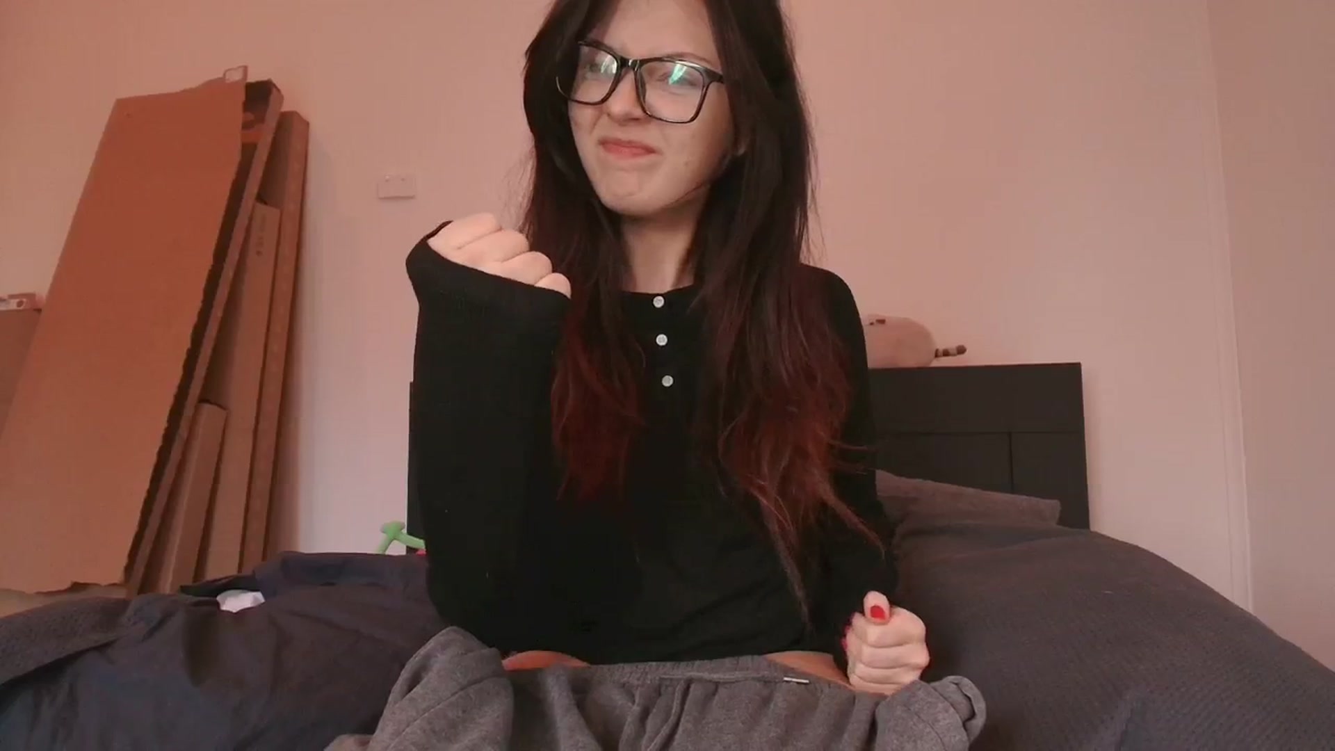 Gallery image thumbnail from RoomToAvoid's myfreecams stream on, 06/26/2025, 05:20 image 7 of 20