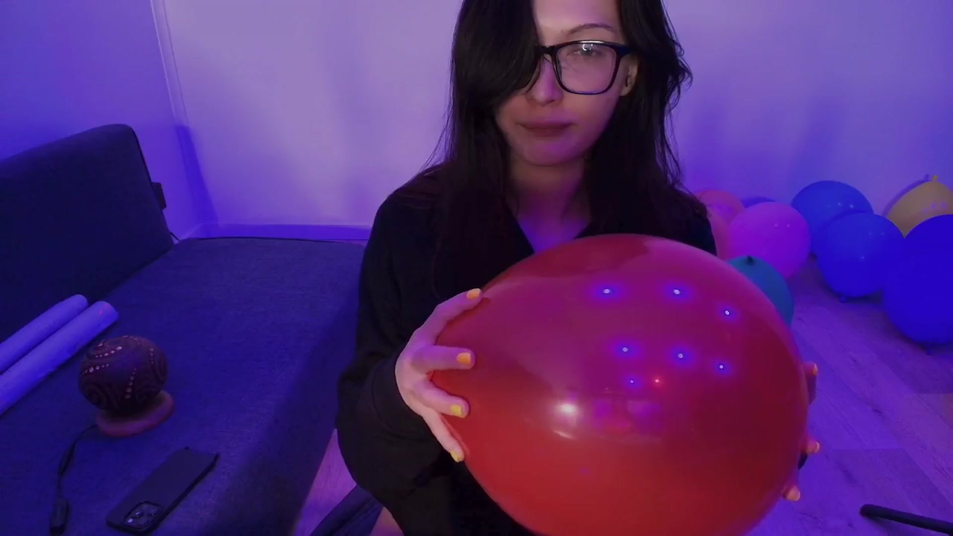 Gallery image thumbnail from RoomToAvoid's myfreecams stream on, 07/25/2025, 06:42 image 19 of 20