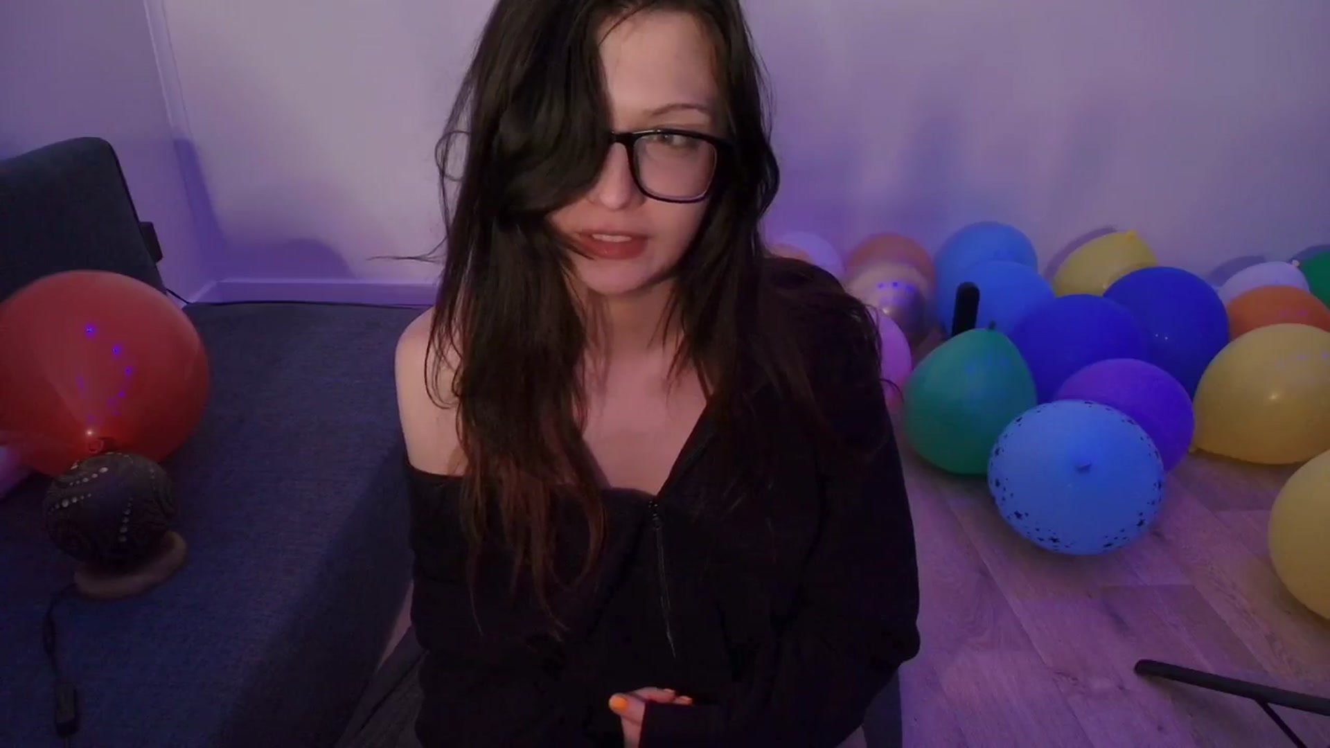 Gallery image thumbnail from RoomToAvoid's myfreecams stream on, 07/25/2025, 06:42 image 5 of 20