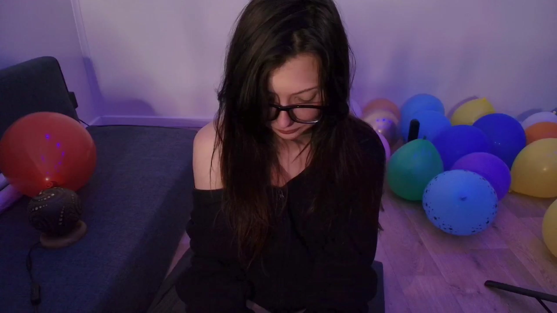 Gallery image thumbnail from RoomToAvoid's myfreecams stream on, 07/25/2025, 06:42 image 11 of 20