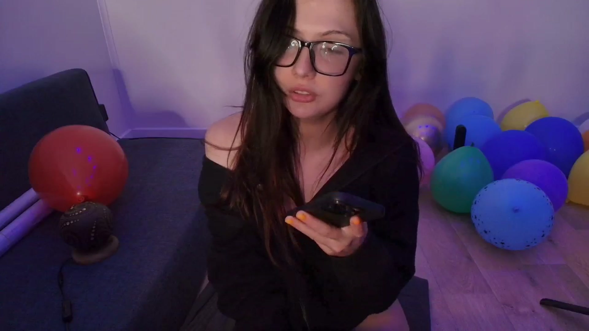 Gallery image thumbnail from RoomToAvoid's myfreecams stream on, 07/25/2025, 06:42 image 3 of 20