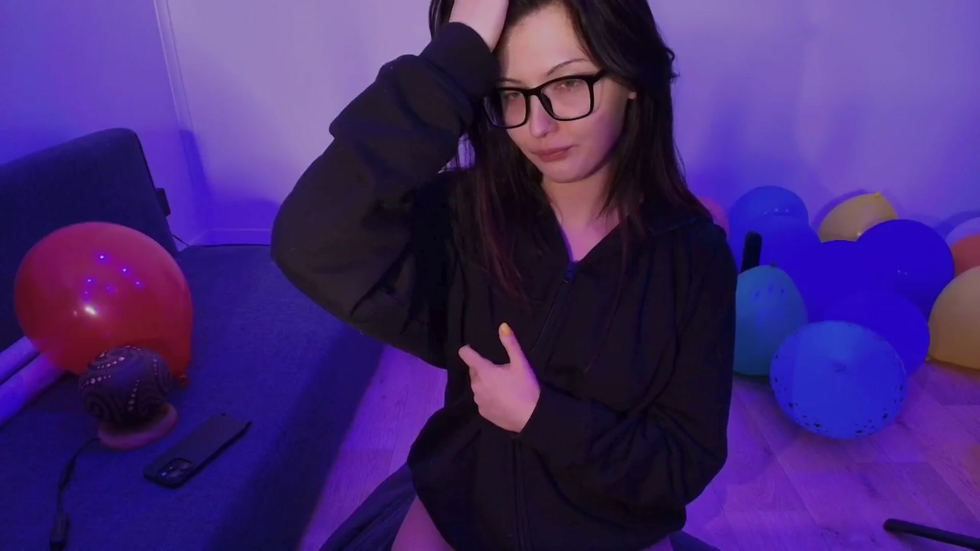 Gallery image thumbnail from RoomToAvoid's myfreecams stream on, 07/25/2025, 06:42 image 18 of 20