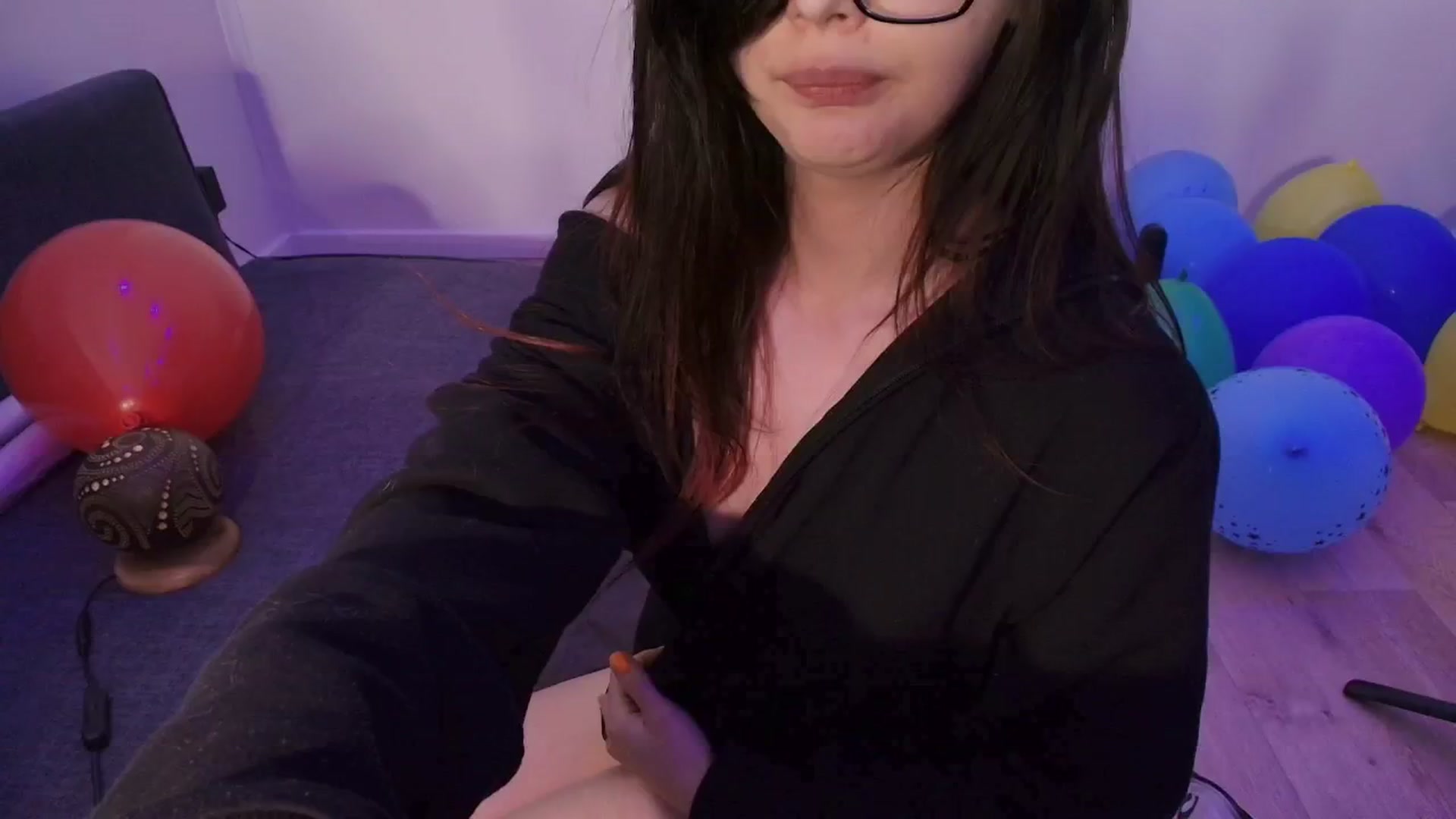 Gallery image thumbnail from RoomToAvoid's myfreecams stream on, 07/25/2025, 06:42 image 1 of 20