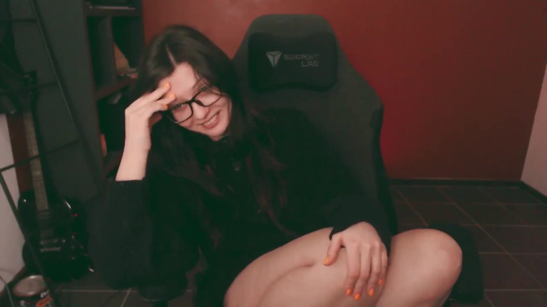 Gallery image thumbnail from RoomToAvoid's myfreecams stream on, 08/04/2025, 06:02 image 10 of 20