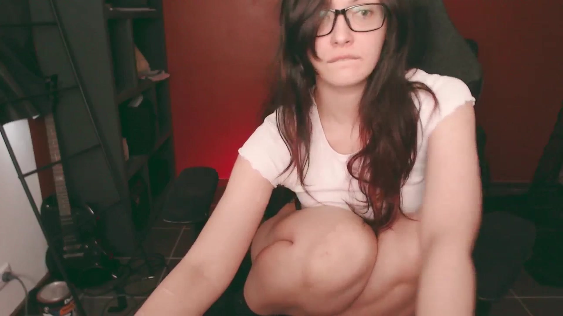 Gallery image thumbnail from RoomToAvoid's myfreecams stream on, 08/05/2025, 04:54 image 11 of 20