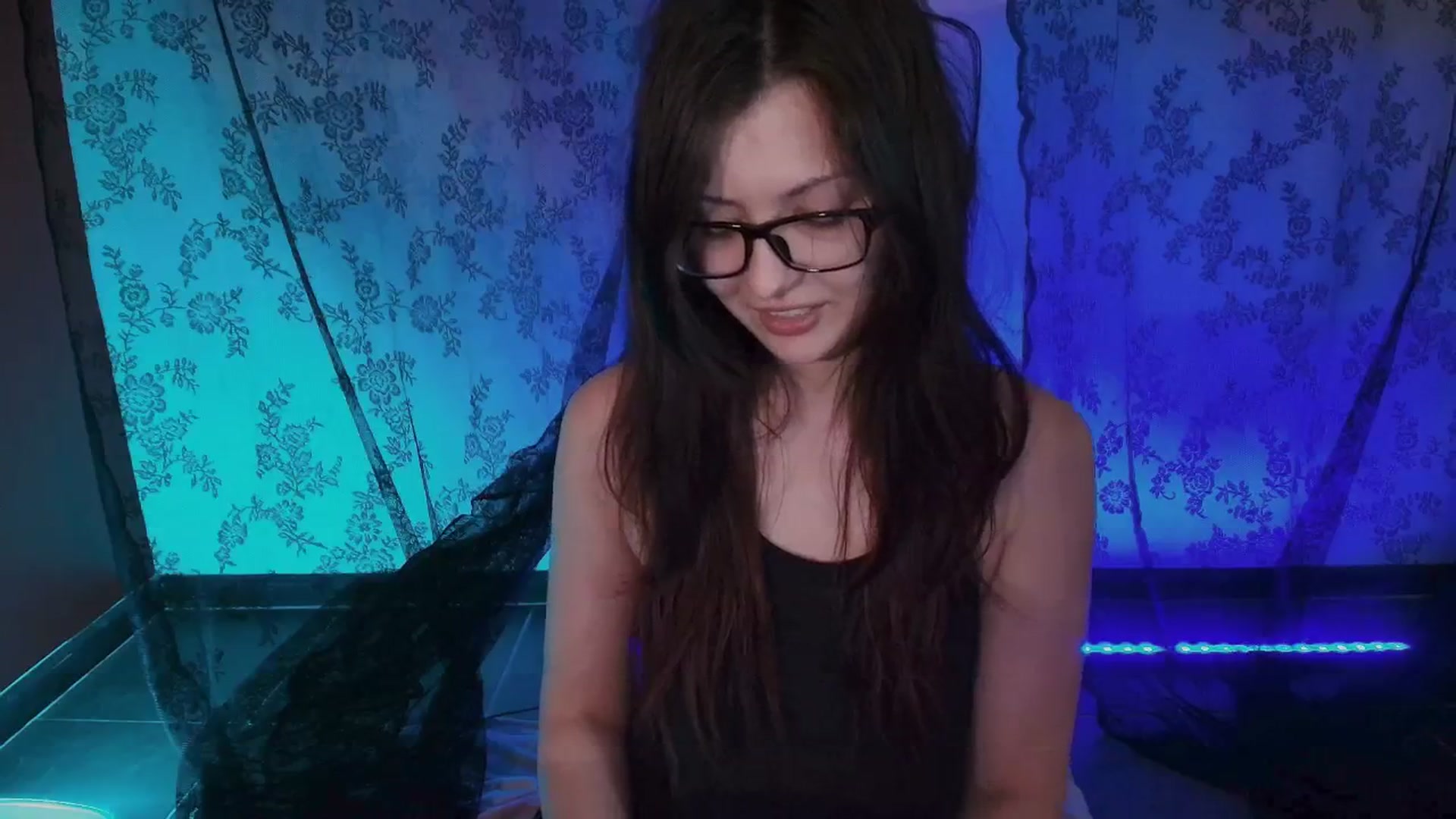 Gallery image thumbnail from RoomToAvoid's myfreecams stream on, 08/06/2025, 06:21 image 6 of 20