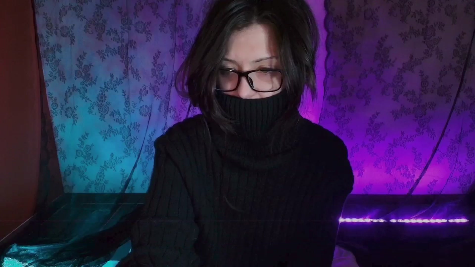 Gallery image thumbnail from RoomToAvoid's myfreecams stream on, 08/06/2025, 06:21 image 14 of 20