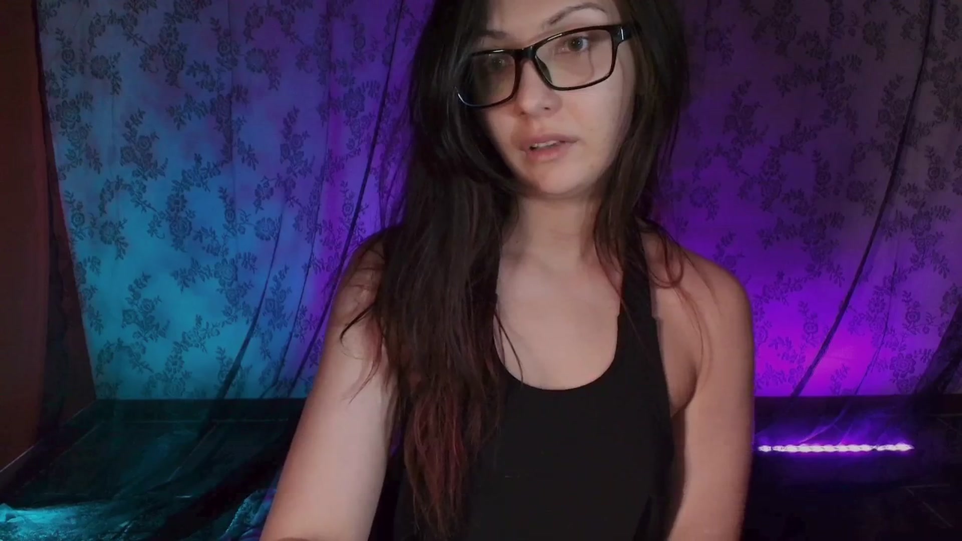 Gallery image thumbnail from RoomToAvoid's myfreecams stream on, 08/06/2025, 06:21 image 16 of 20