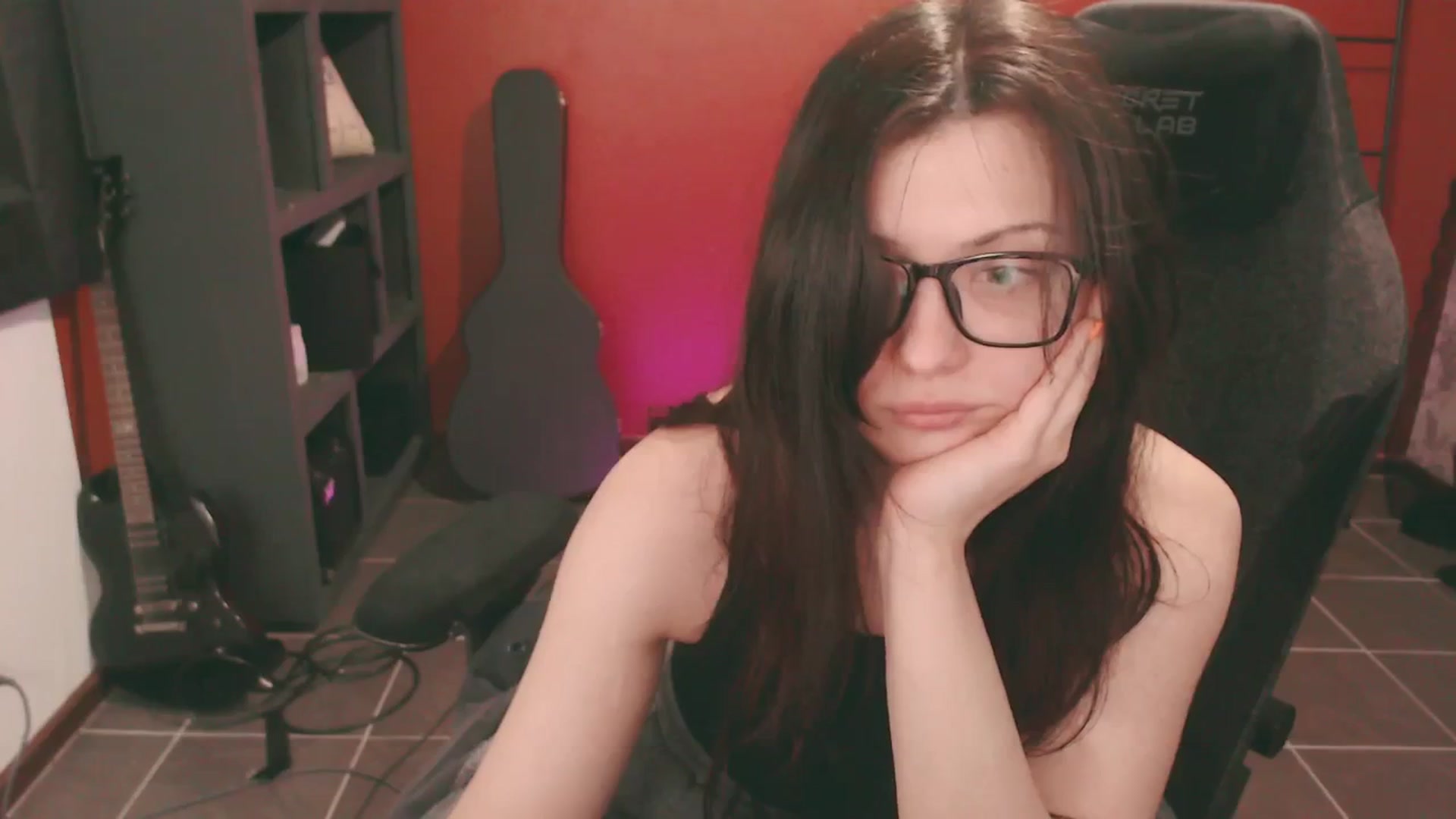 Gallery image thumbnail from RoomToAvoid's myfreecams stream on, 08/08/2025, 06:26 image 15 of 20
