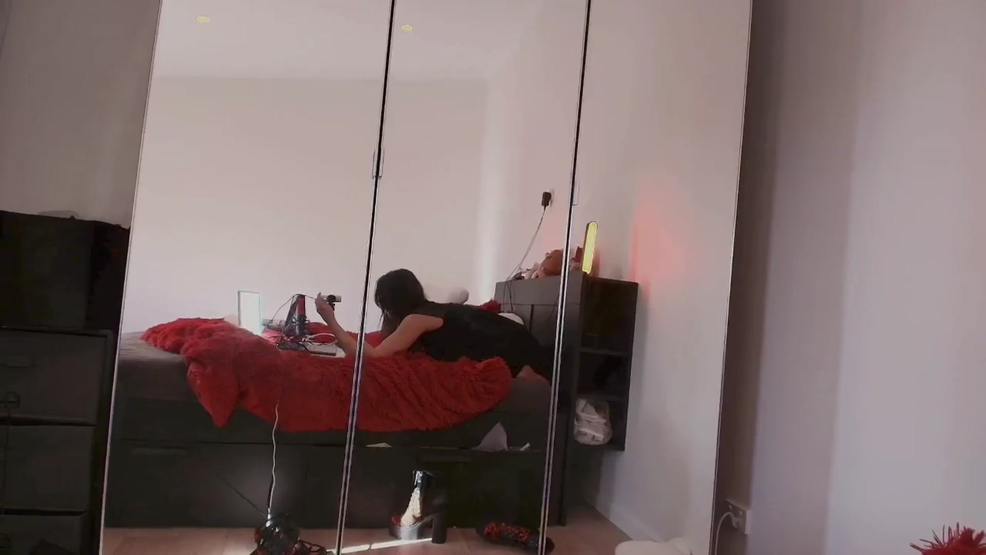 Gallery image thumbnail from RoomToAvoid's myfreecams stream on, 08/10/2025, 06:19 image 19 of 20