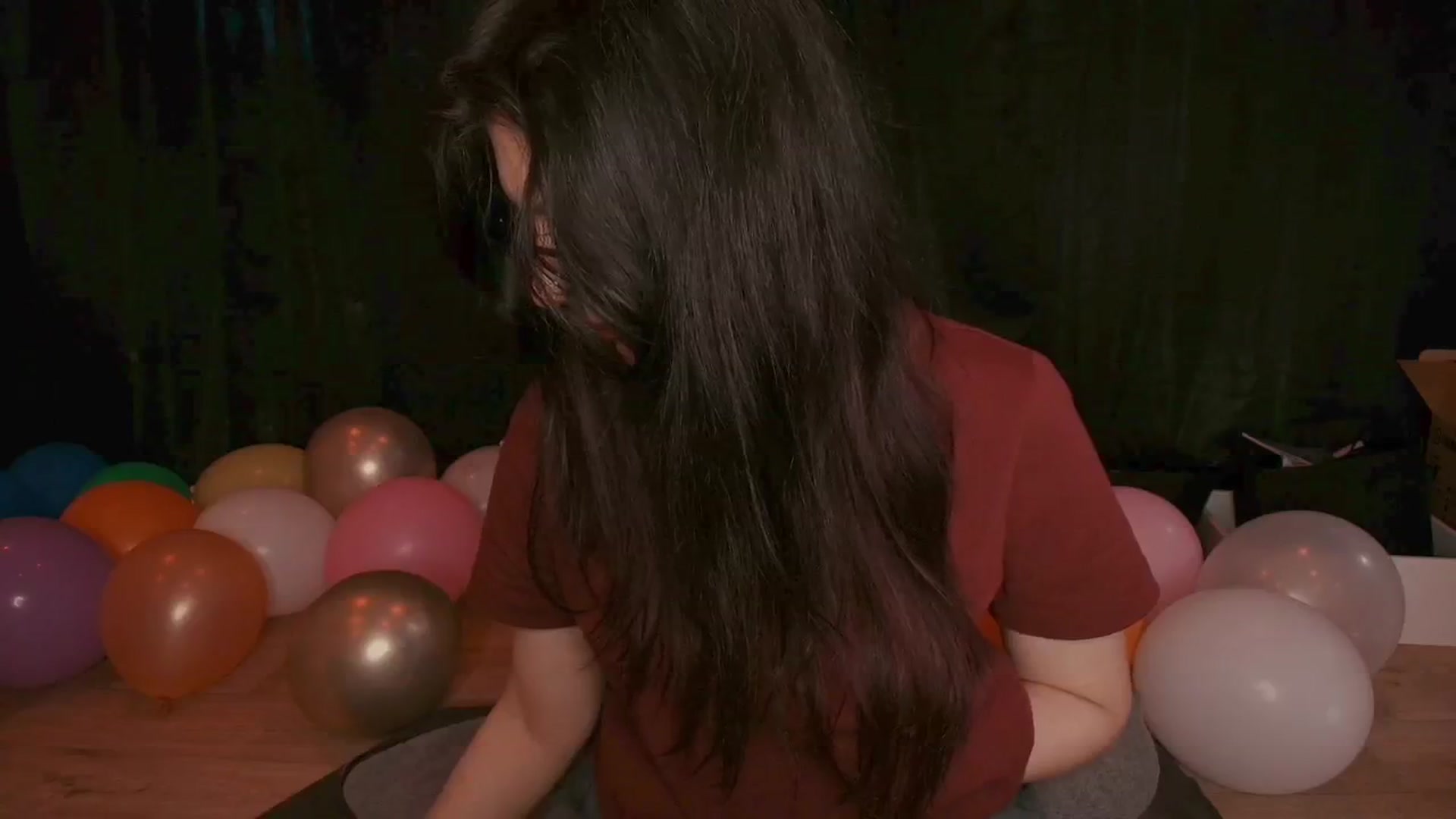 Gallery image thumbnail from RoomToAvoid's myfreecams stream on, 08/14/2025, 02:00 image 9 of 20